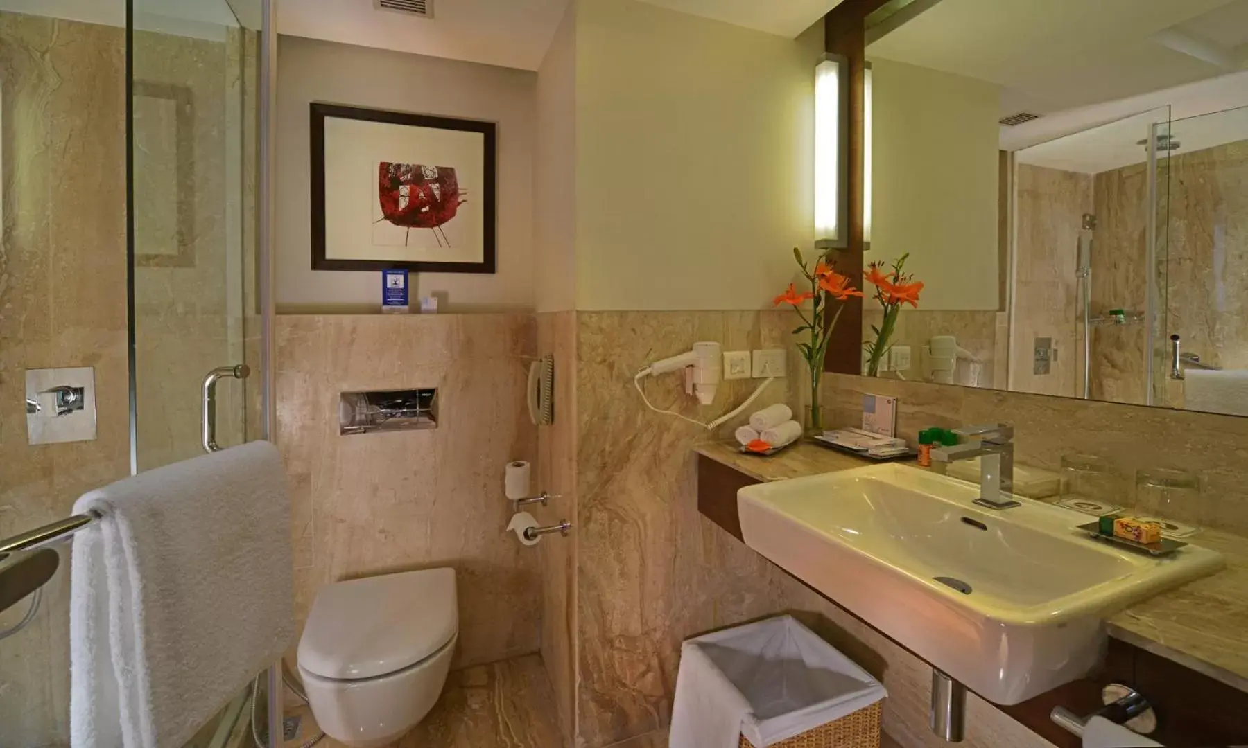 Bedroom, Bathroom in Fortune District Centre, Ghaziabad - Member ITC's Hotel Group