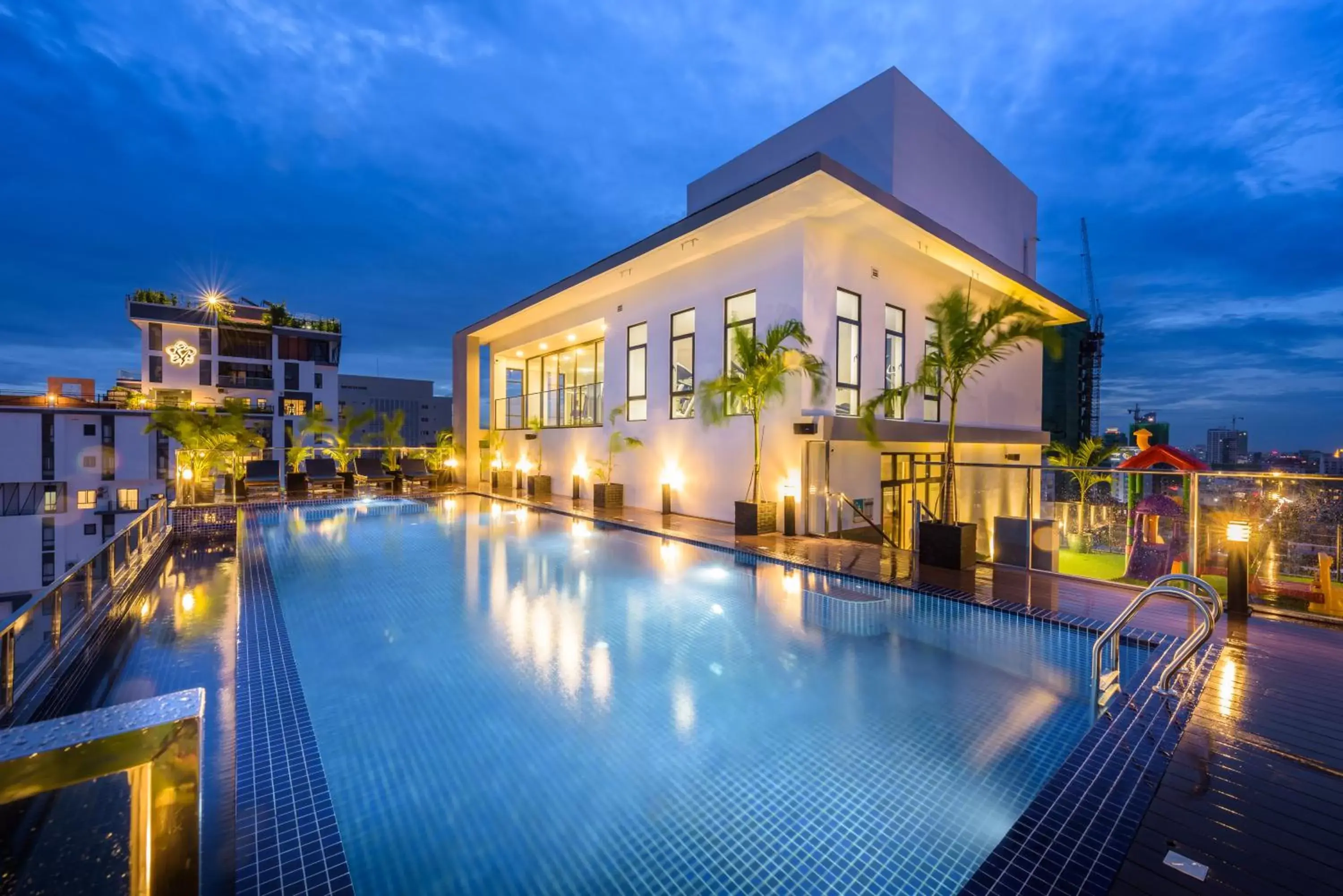 Swimming pool, Property Building in Mansion 51 Hotel & Apartment