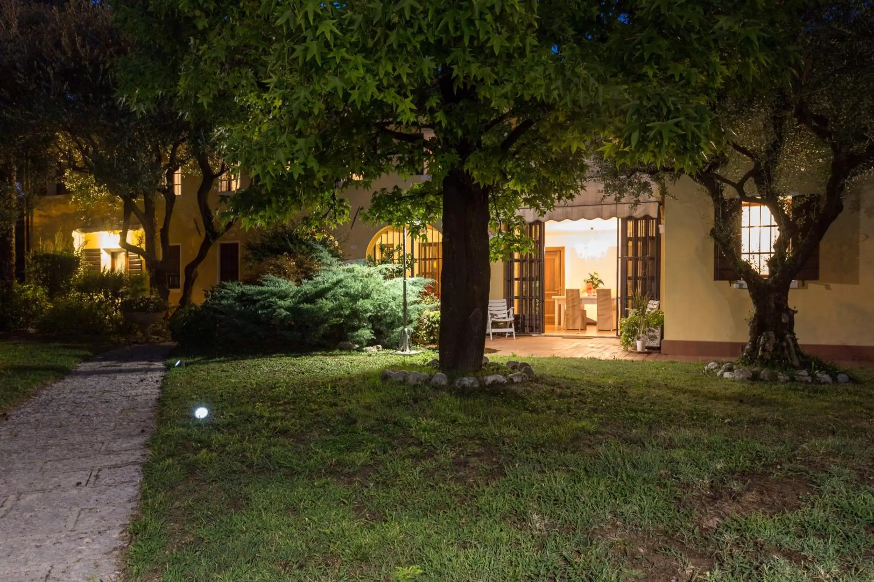 Facade/entrance, Property Building in La Dimora di Lara B&B