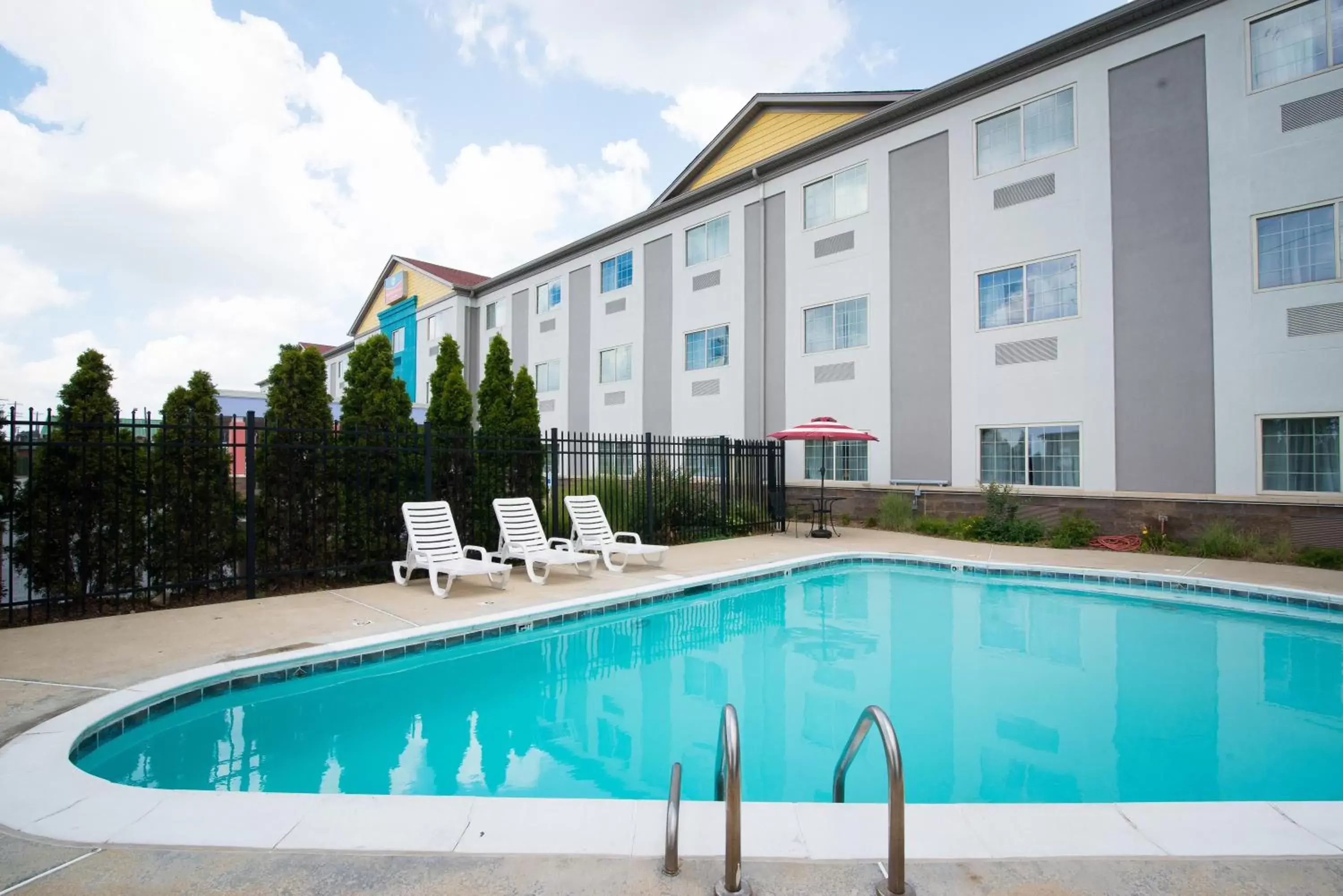 Property building, Swimming Pool in SureStay Plus by Best Western Louisville Airport Expo