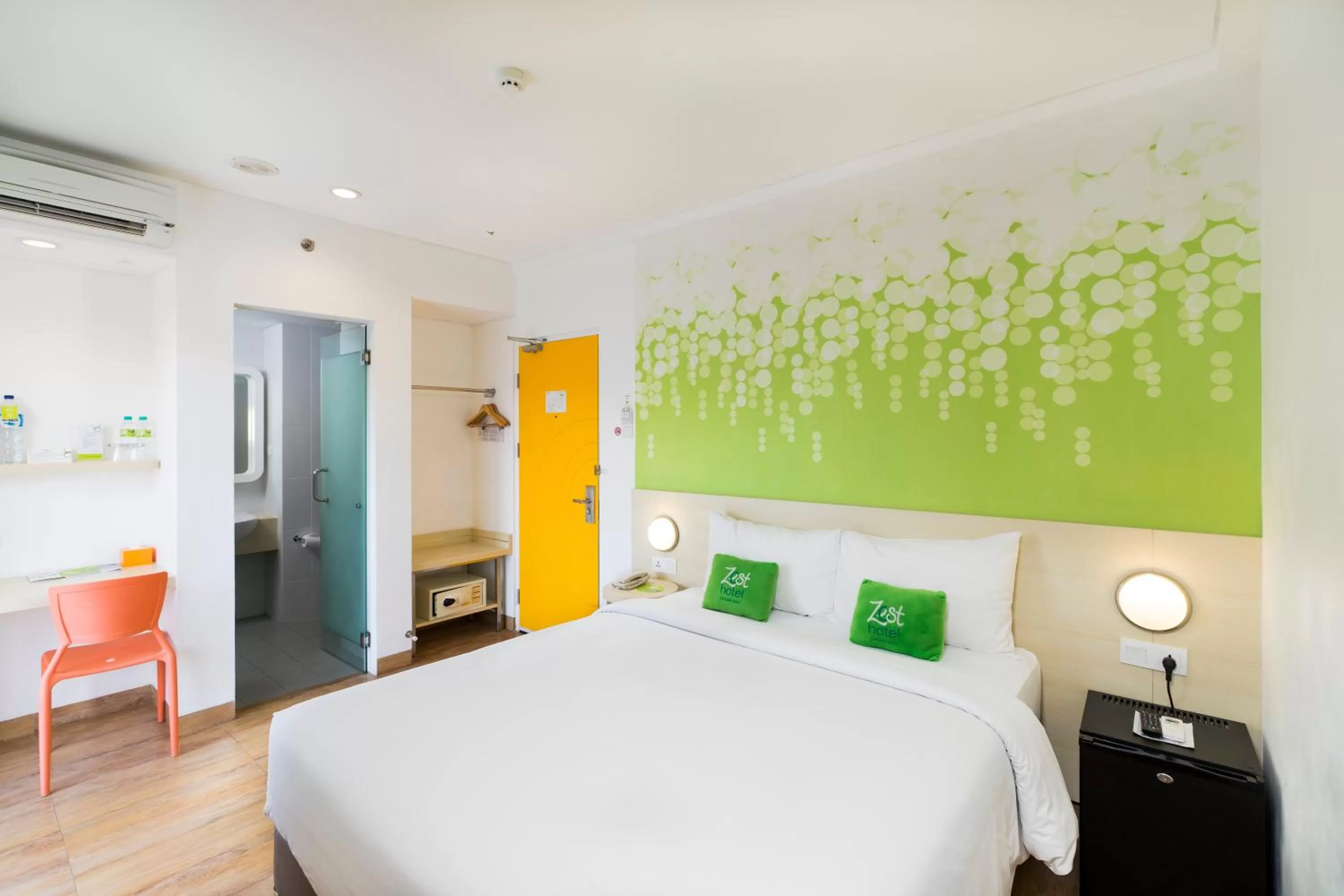 Bed in Zest Legian by Swiss-Belhotel International