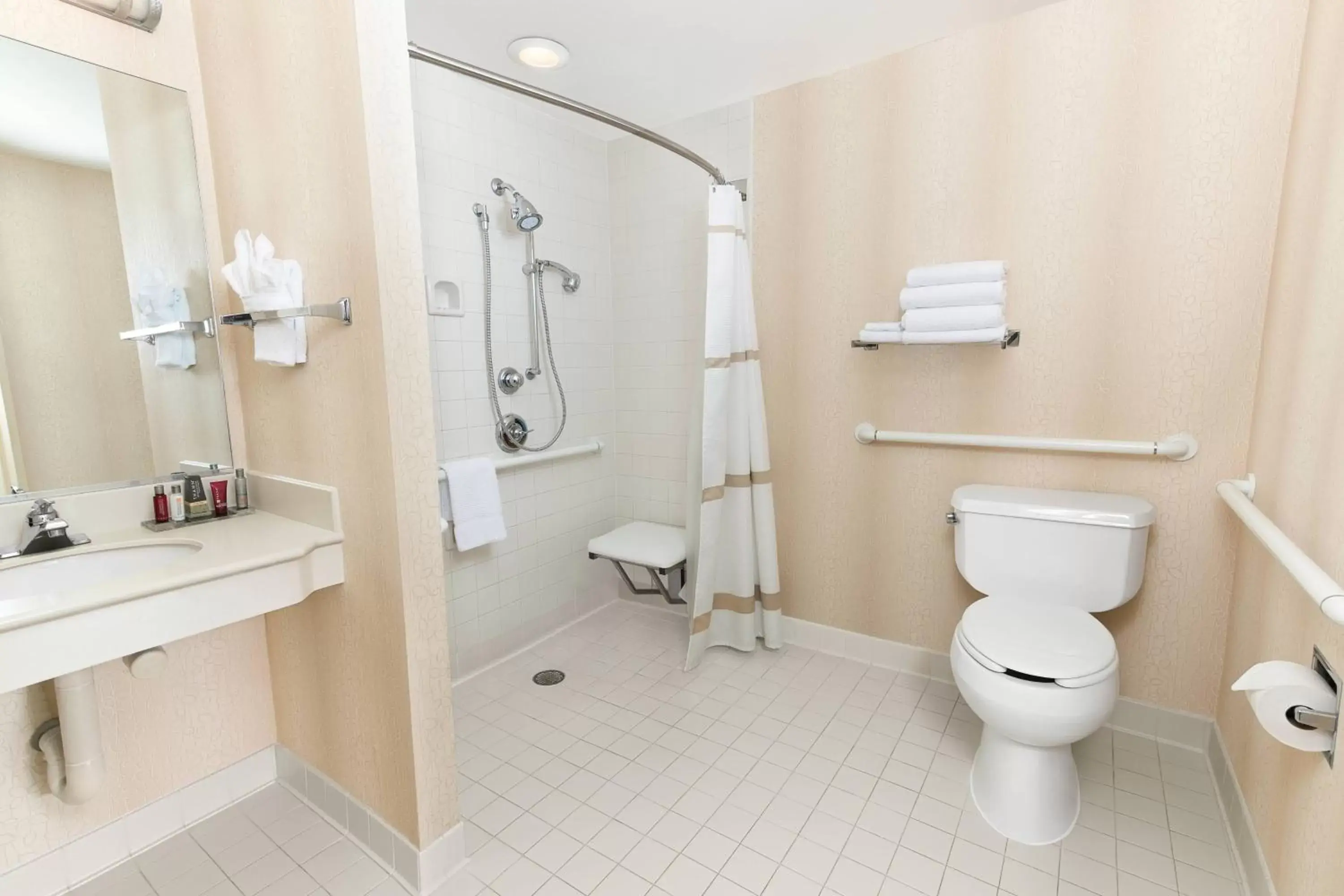 Bathroom in MeadowView Marriott Conference Resort and Convention Center