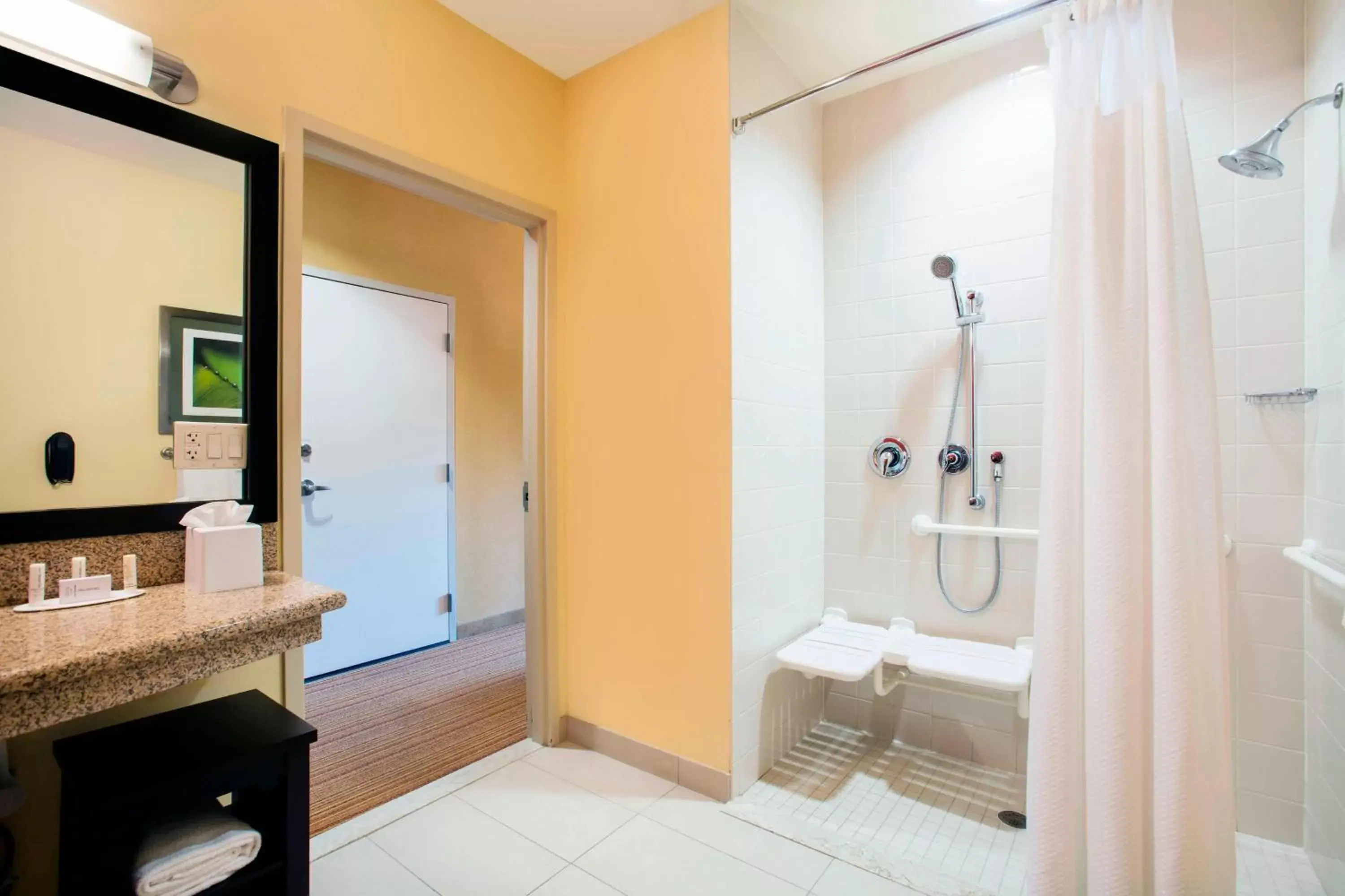 Bathroom in Courtyard by Marriott Miami Homestead