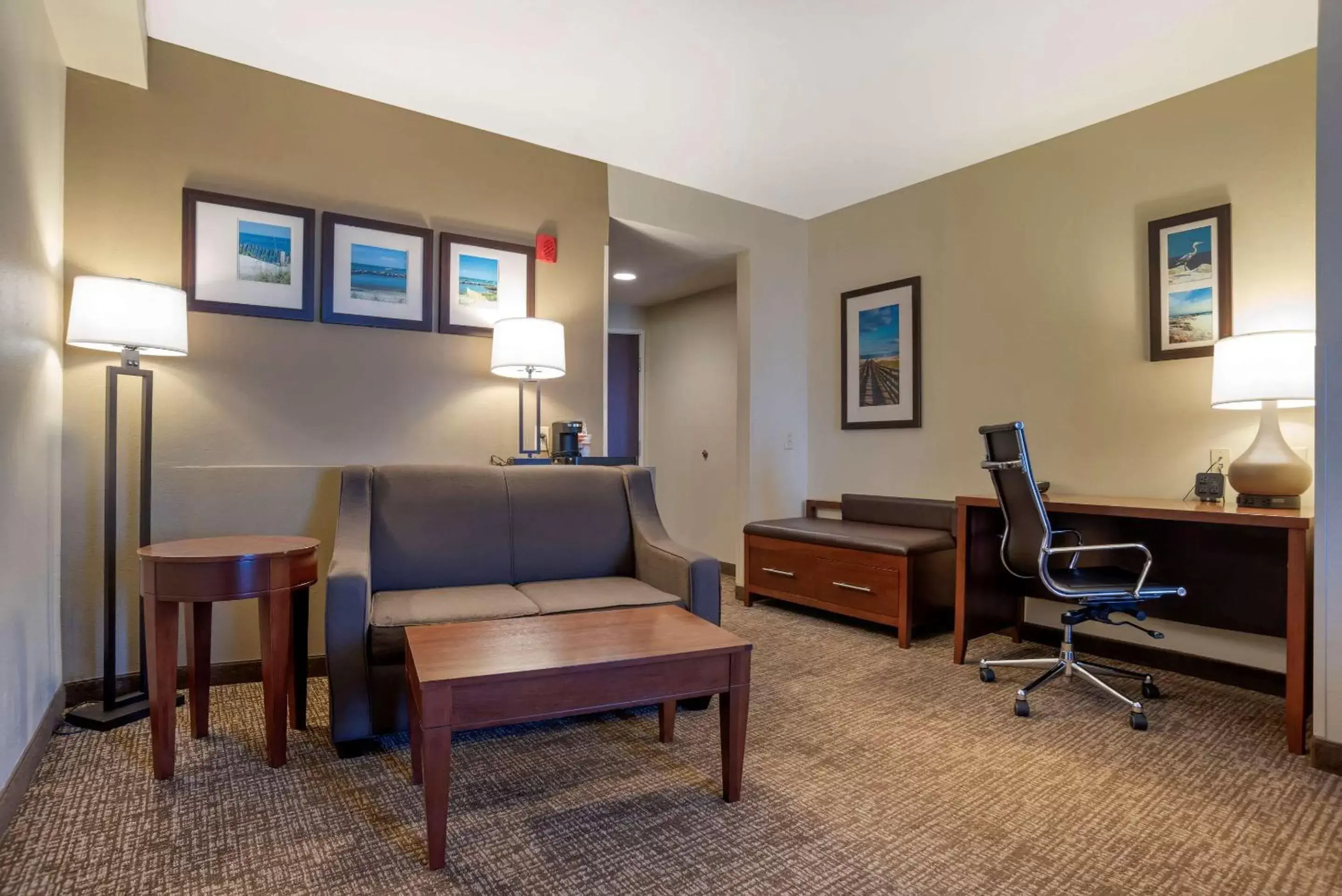 Bedroom, Seating Area in Comfort Suites Foley - North Gulf Shores