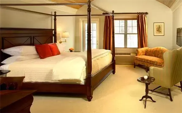 Bed in Copper Beech Inn