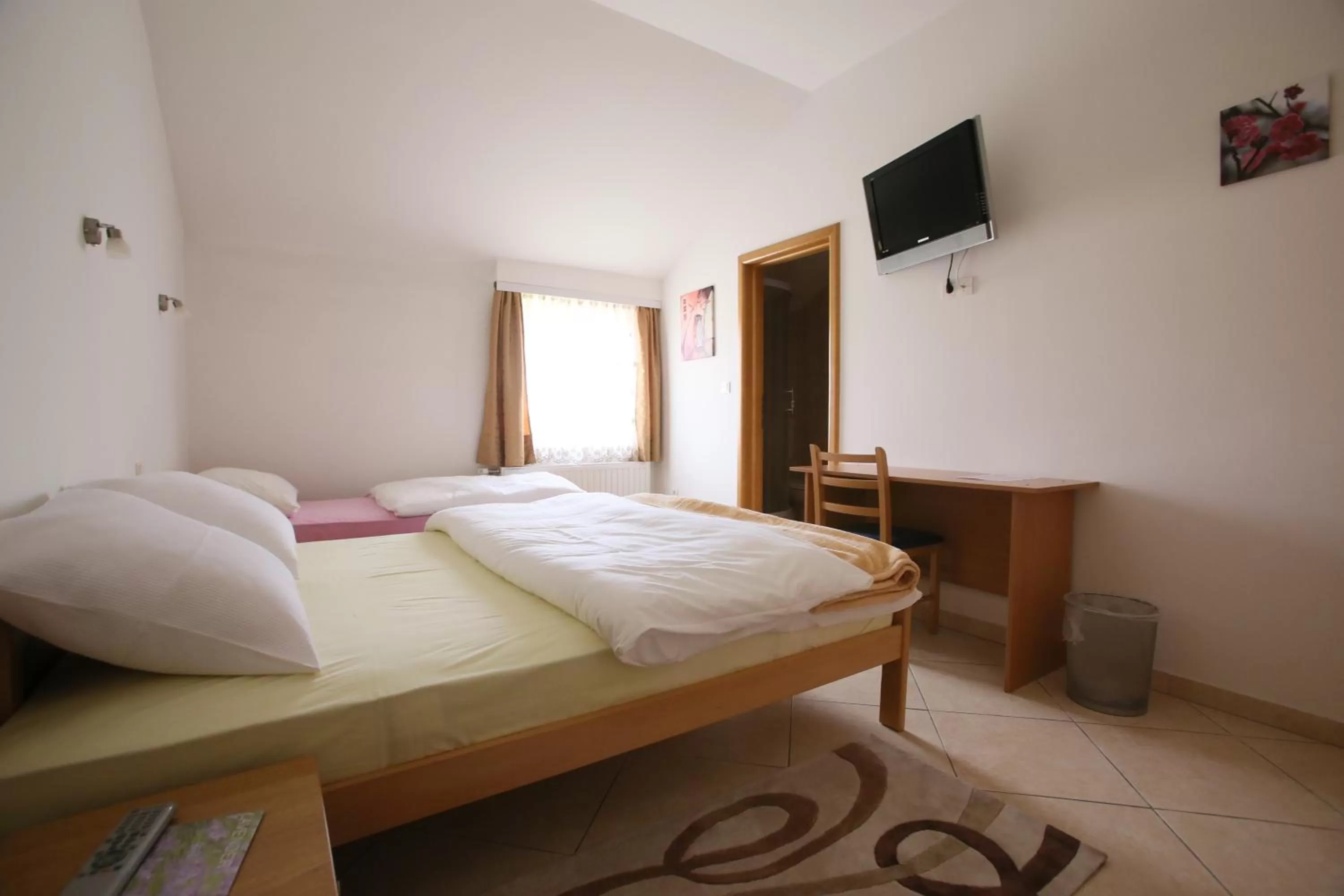 Photo of the whole room in Motel Maks