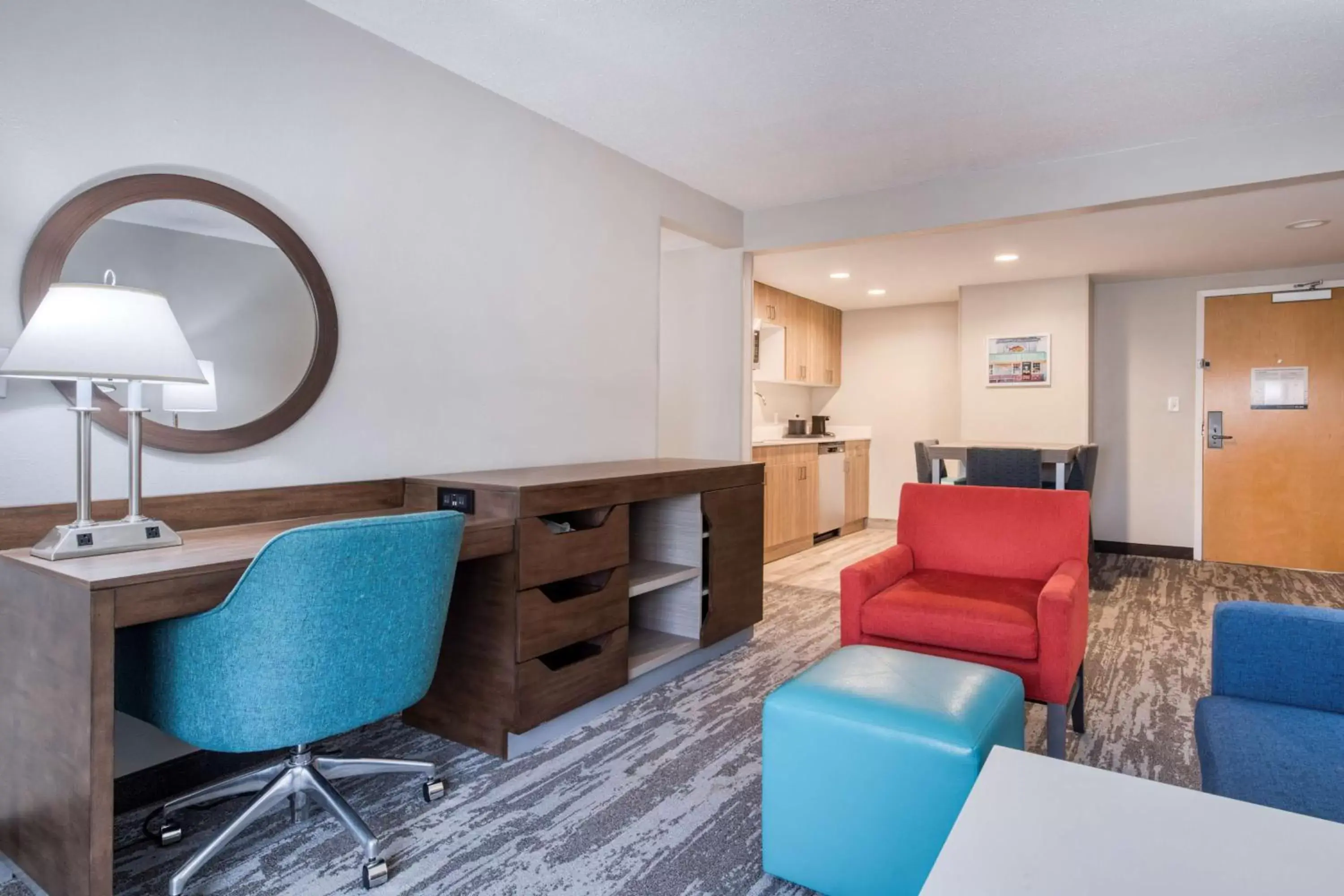 Bedroom, Seating Area in Hampton Inn & Suites Wilmington/Wrightsville Beach