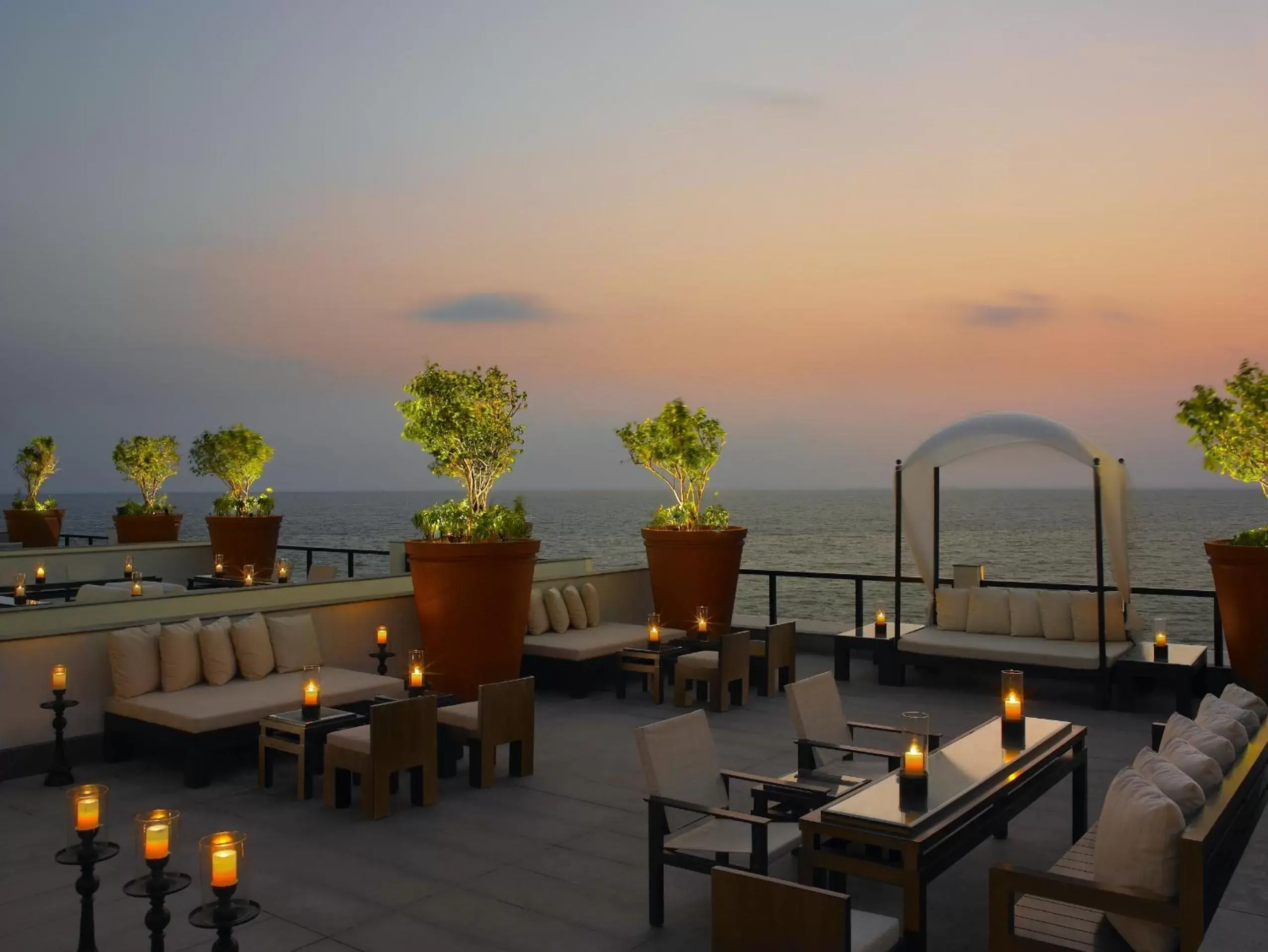 Lounge or bar in The Leela Kovalam, a Raviz Hotel