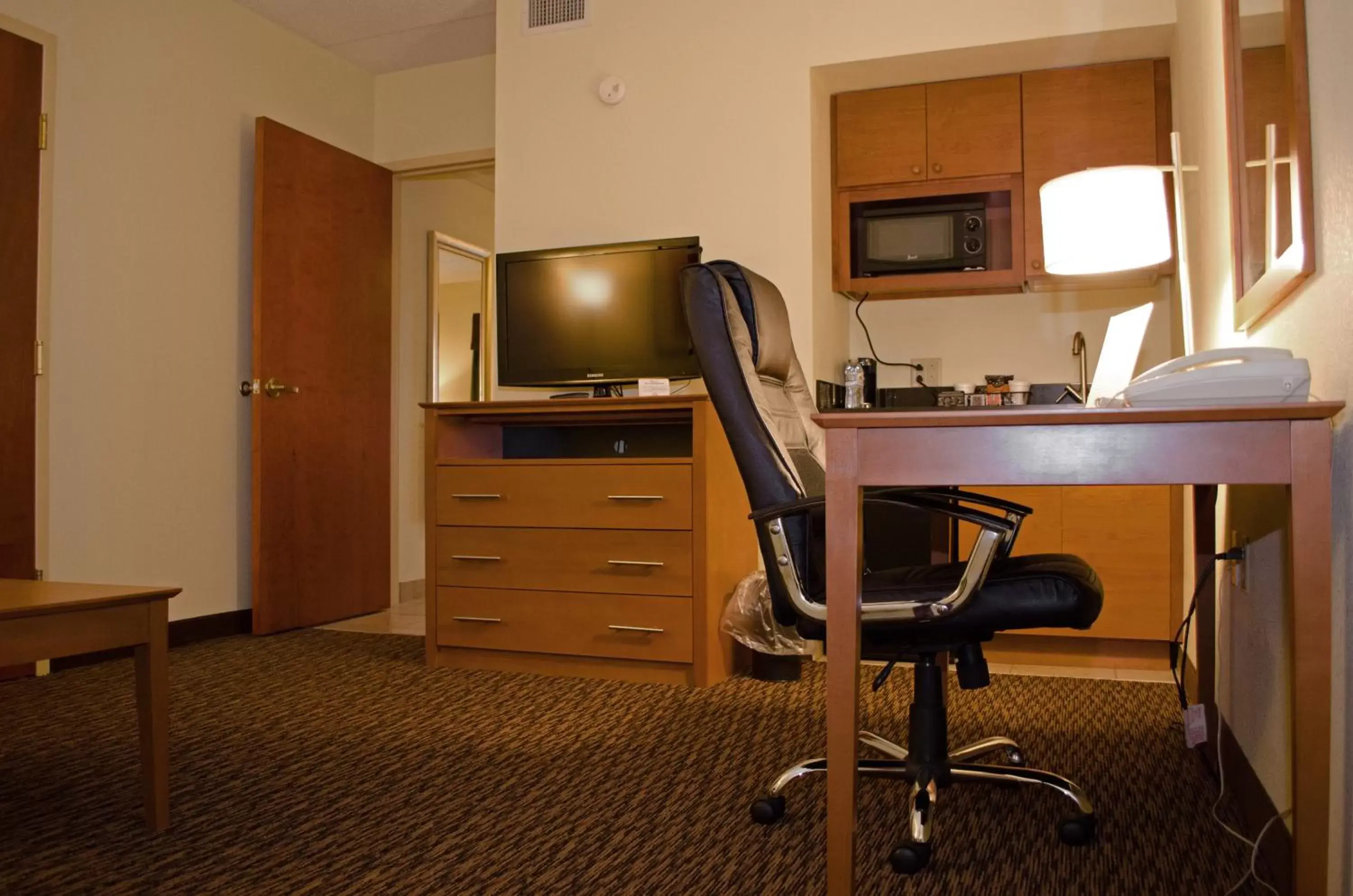 Decorative detail, TV/Entertainment Center in Clarion Hotel & Suites University-Shippensburg