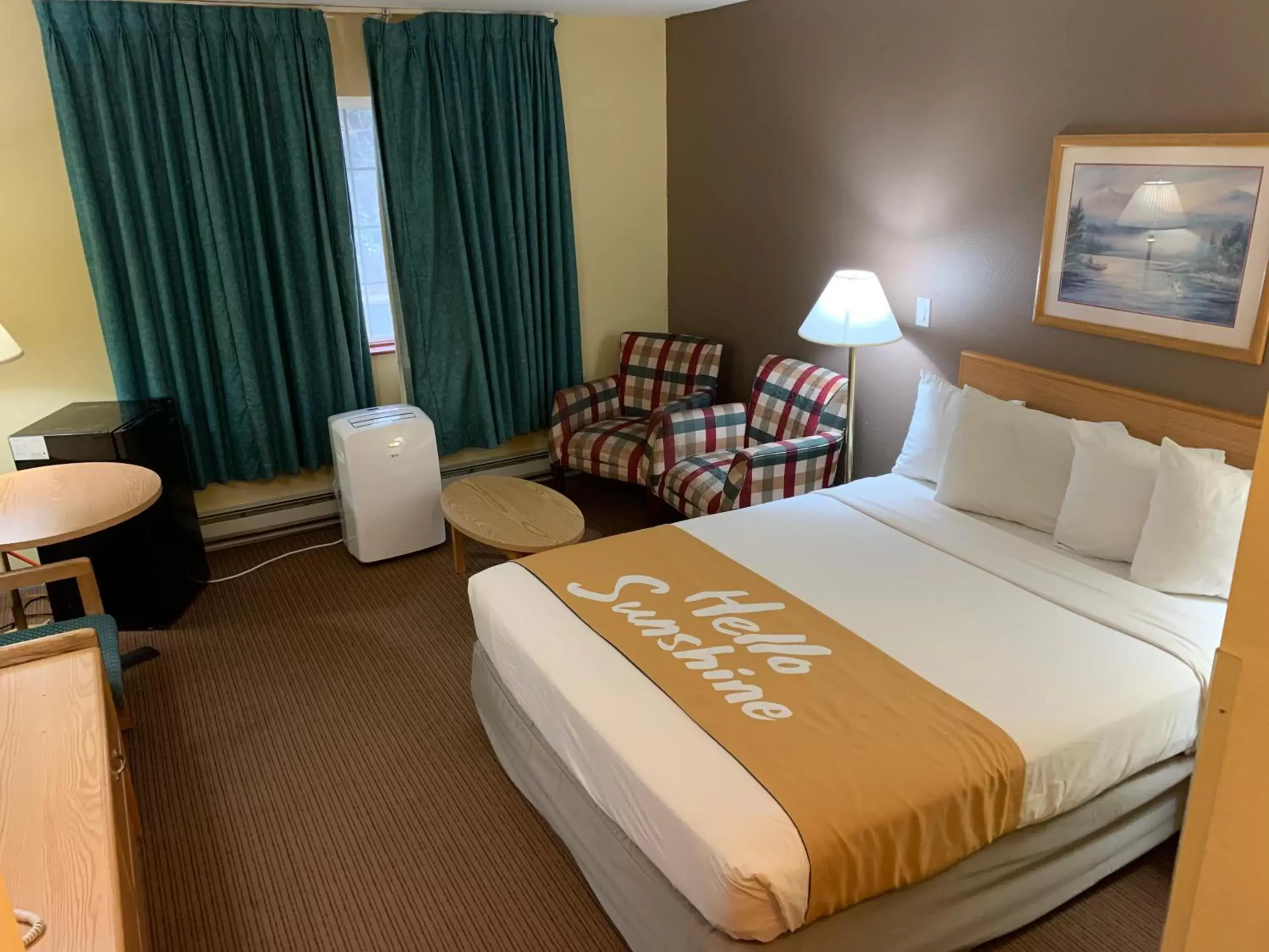 Bed in Days Inn by Wyndham Ocean Shores