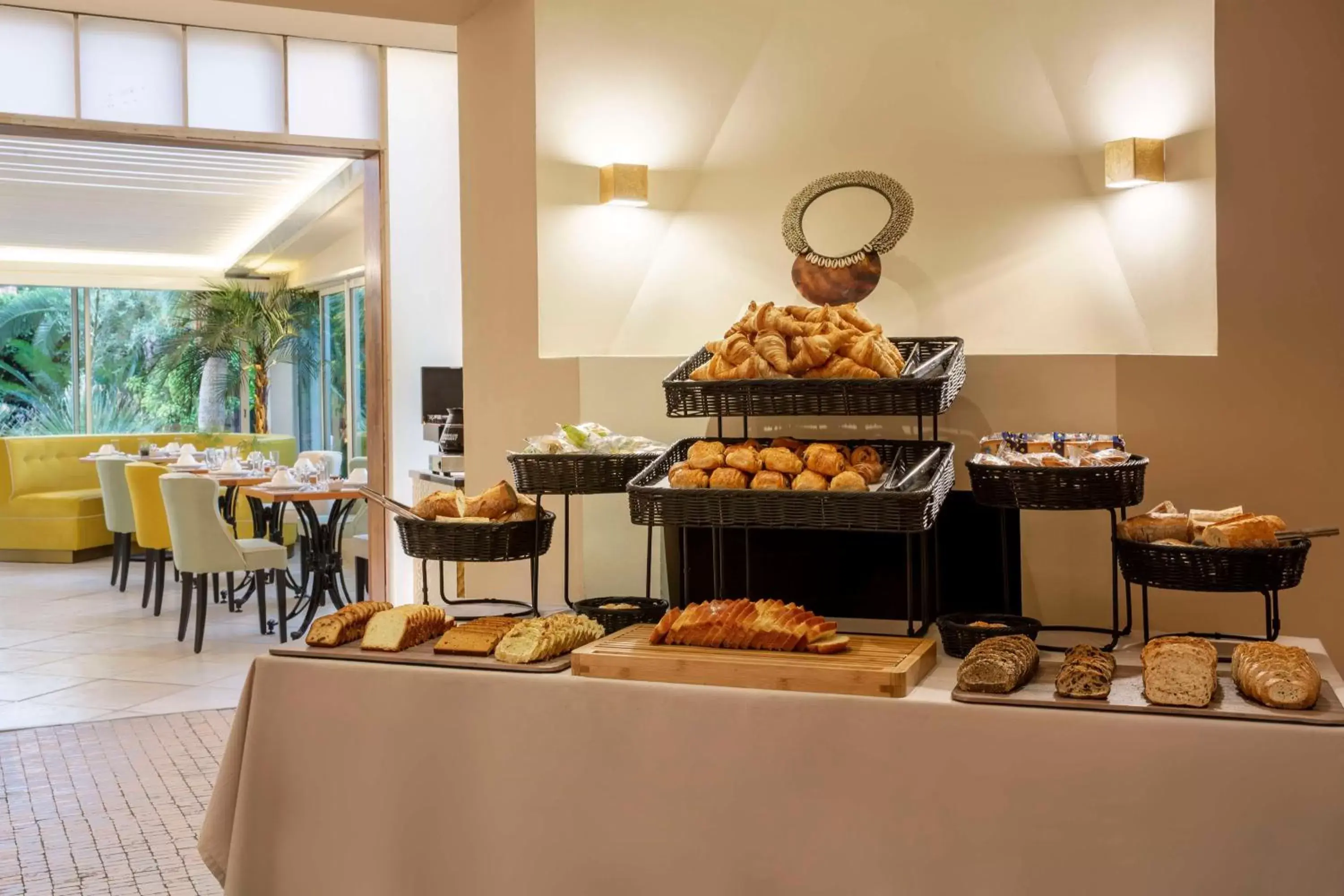 Breakfast, Restaurant/Places to Eat in Best Western Premier Montfleuri