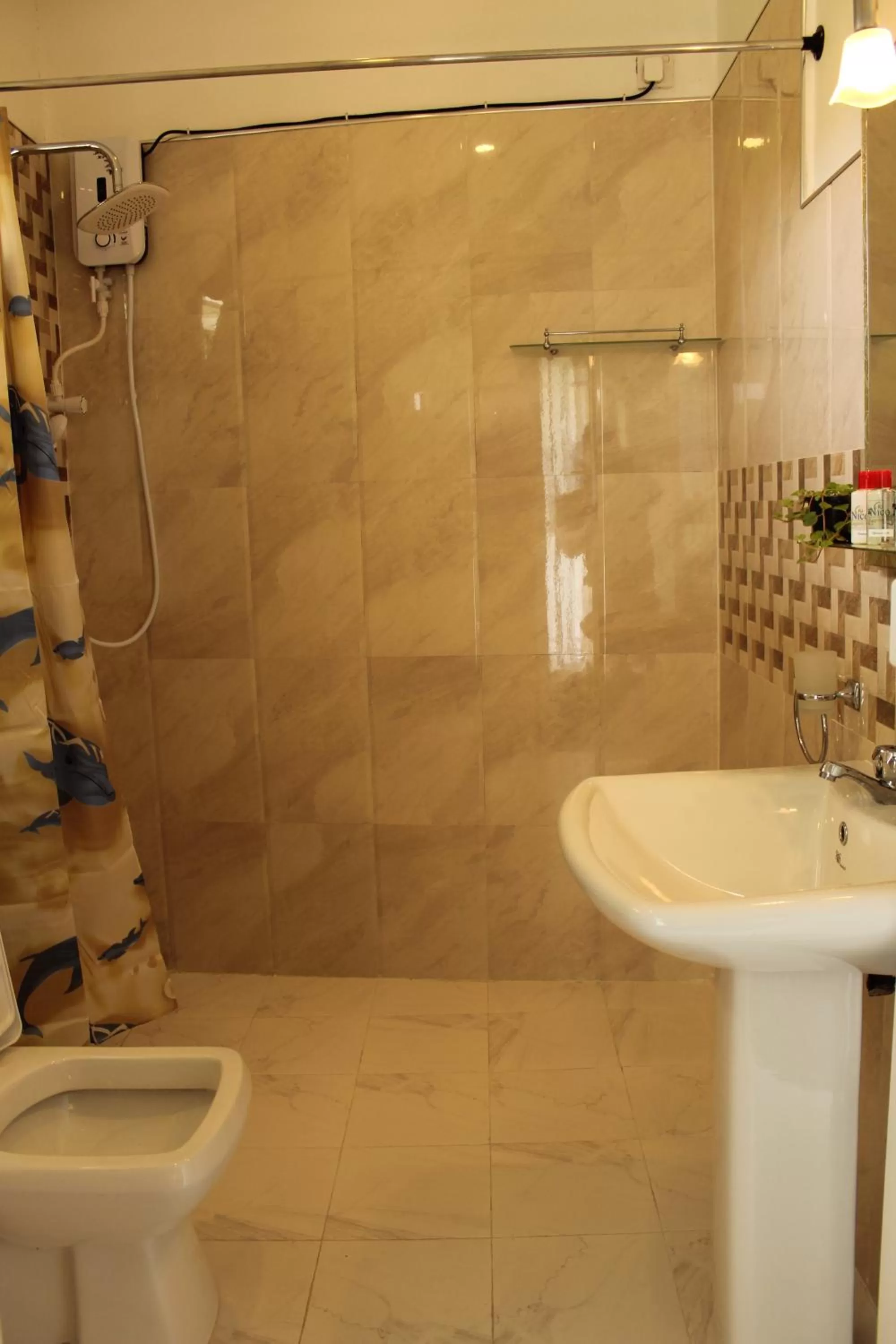 Shower in Nico Lagoon Hotel