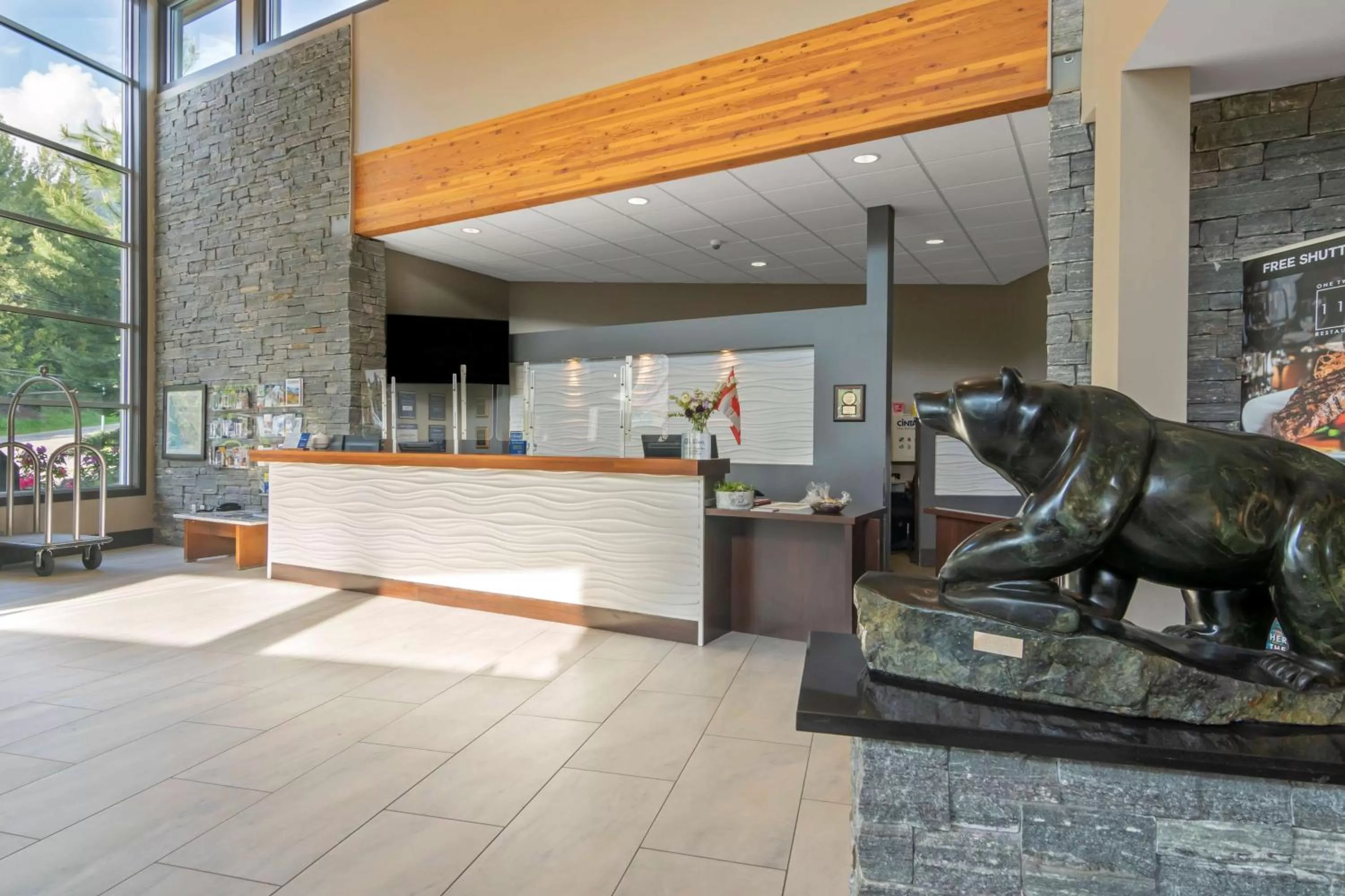 Lobby or reception in Best Western Plus Revelstoke
