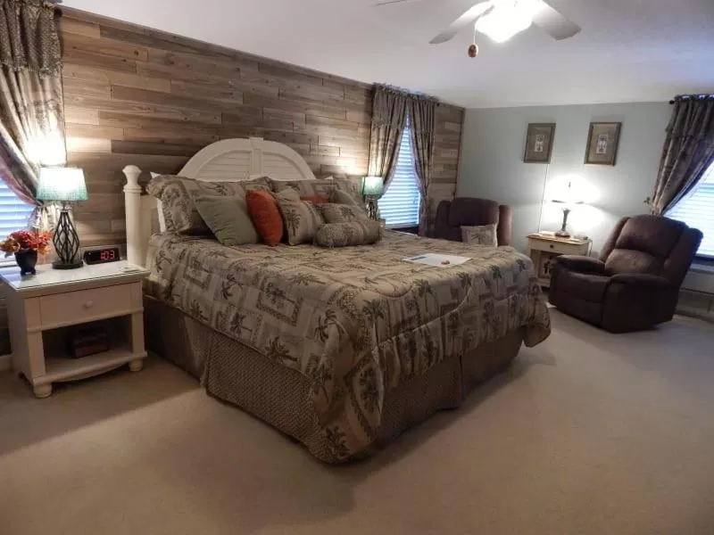 Bed in Brookside Mountain Mist Inn