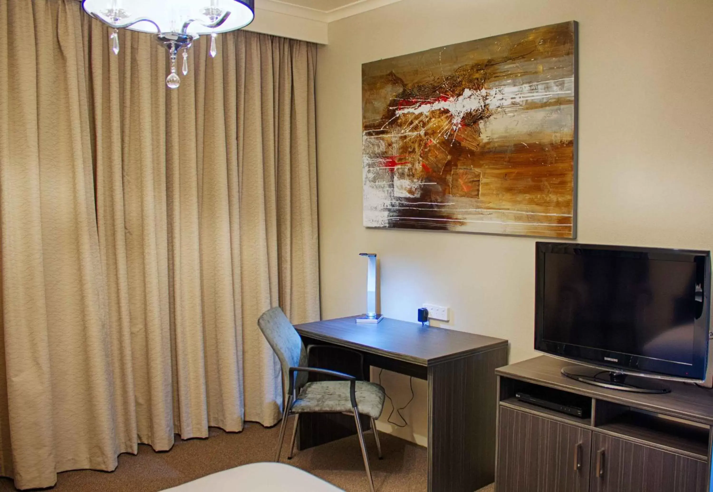 TV and multimedia, TV/Entertainment Center in Mantra Pavilion Hotel Wagga