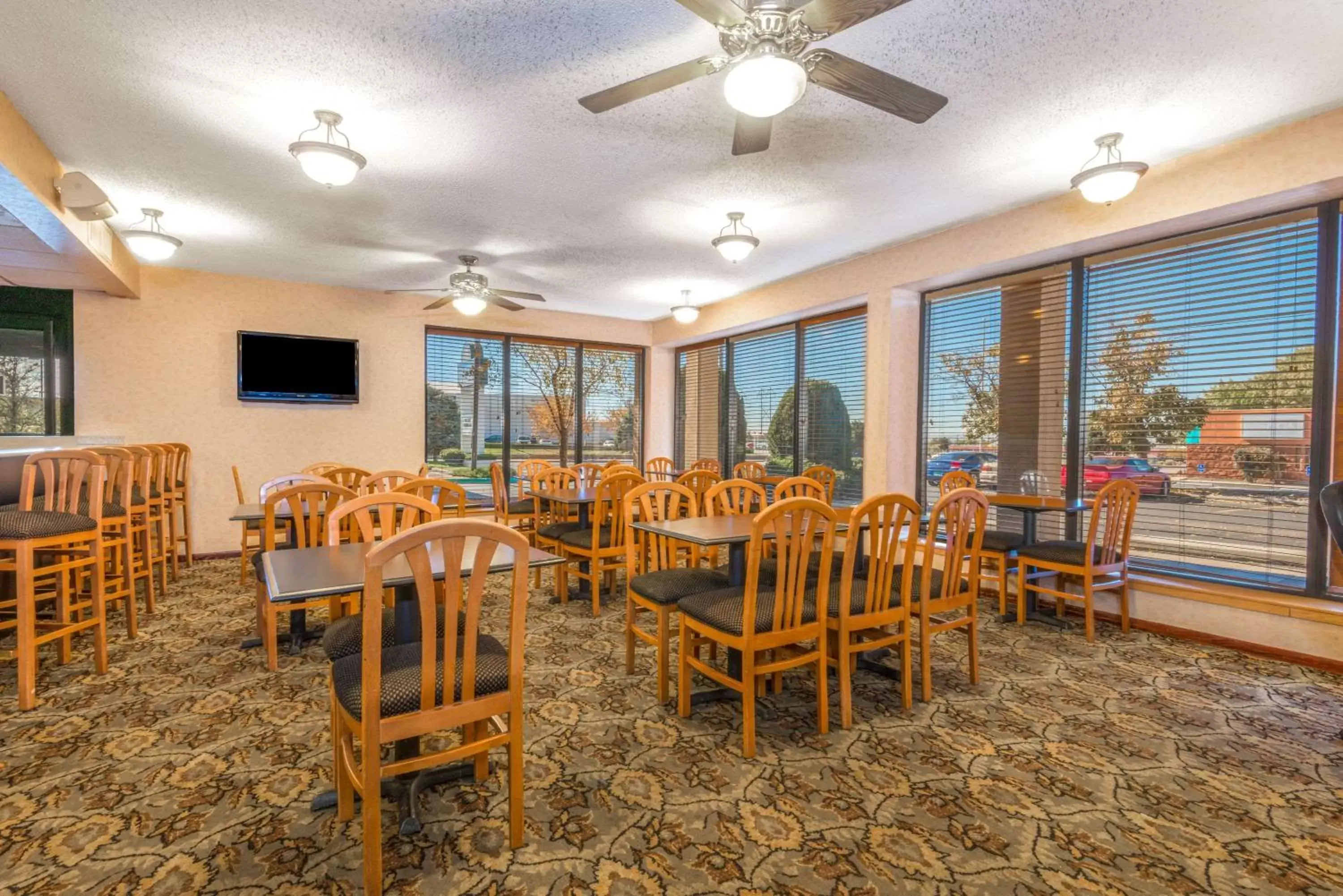 Restaurant/Places to Eat in Days Inn & Suites by Wyndham Albuquerque North