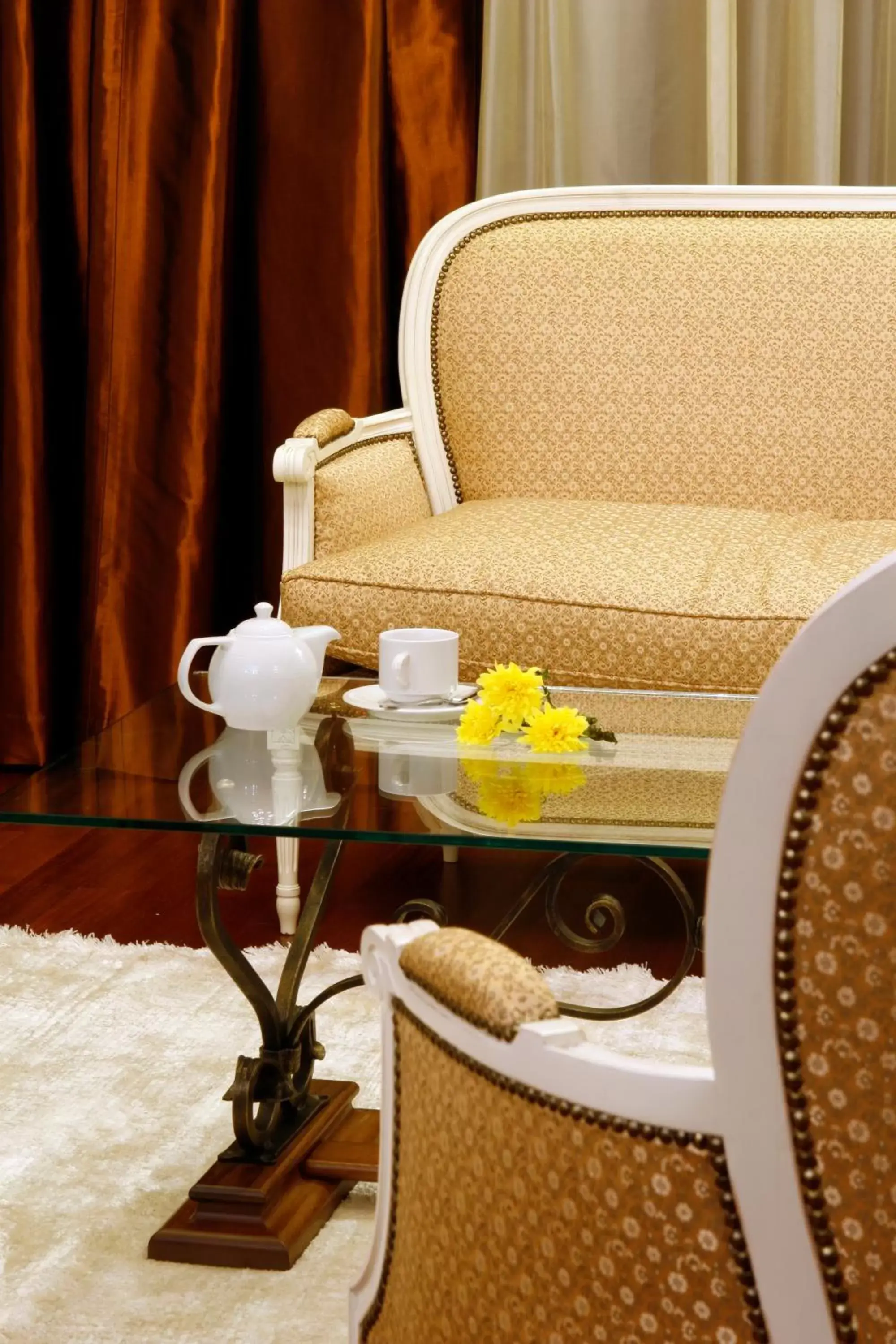 Coffee/tea facilities, Seating Area in Tirana International Hotel & Conference Center
