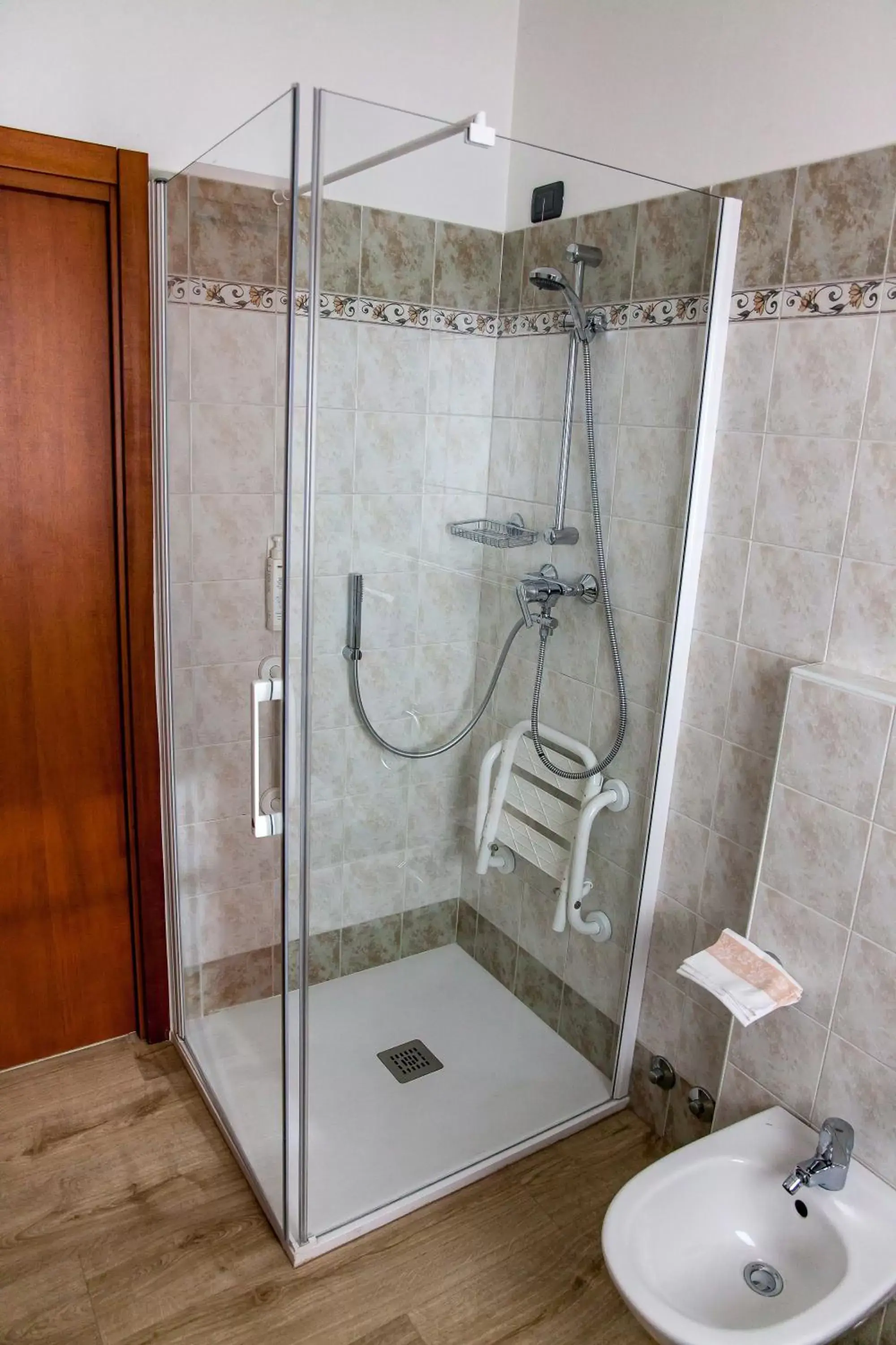 Shower, Bathroom in Hotel Garni Le Corti