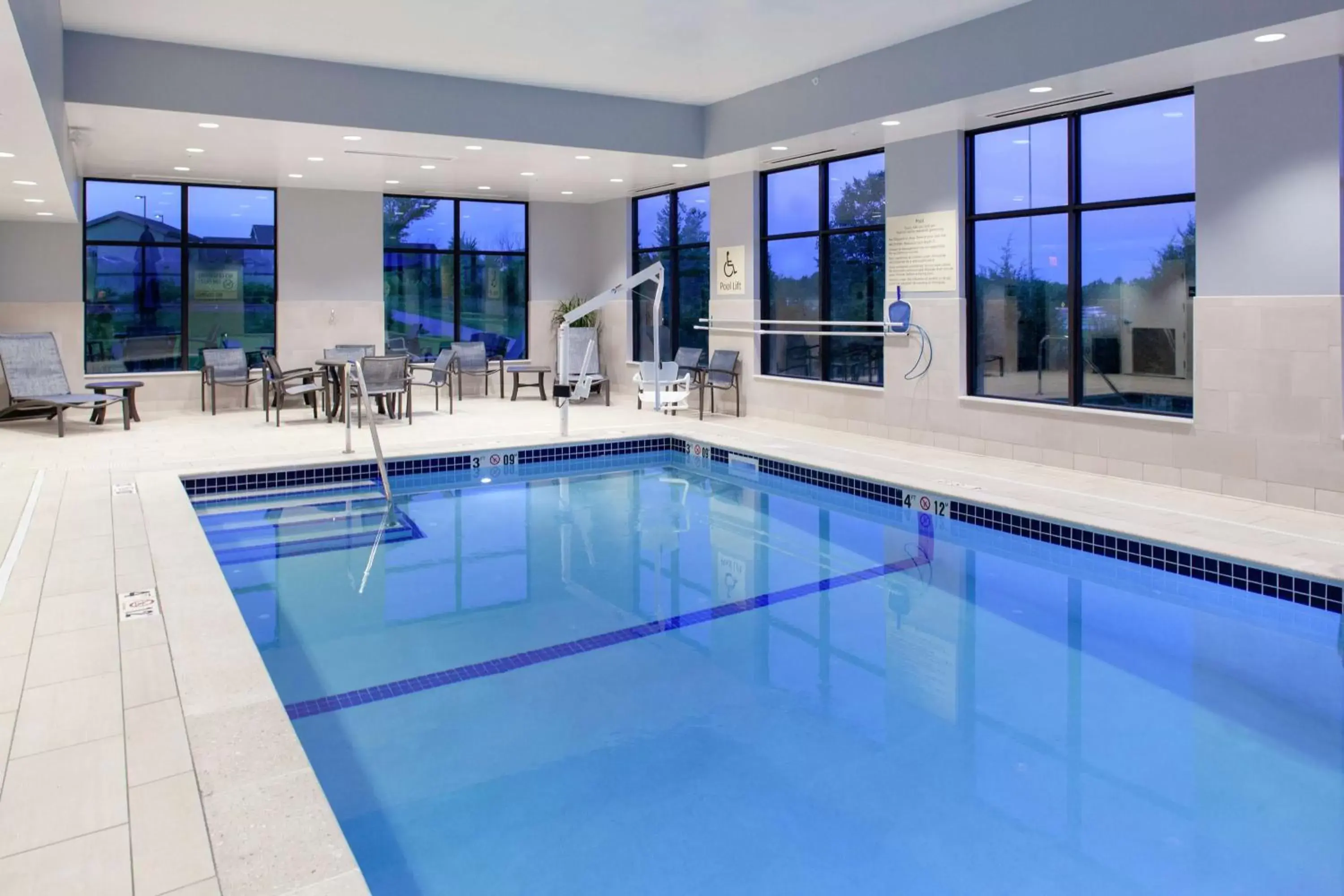 Swimming Pool in Hampton Inn & Suites Overland Park South