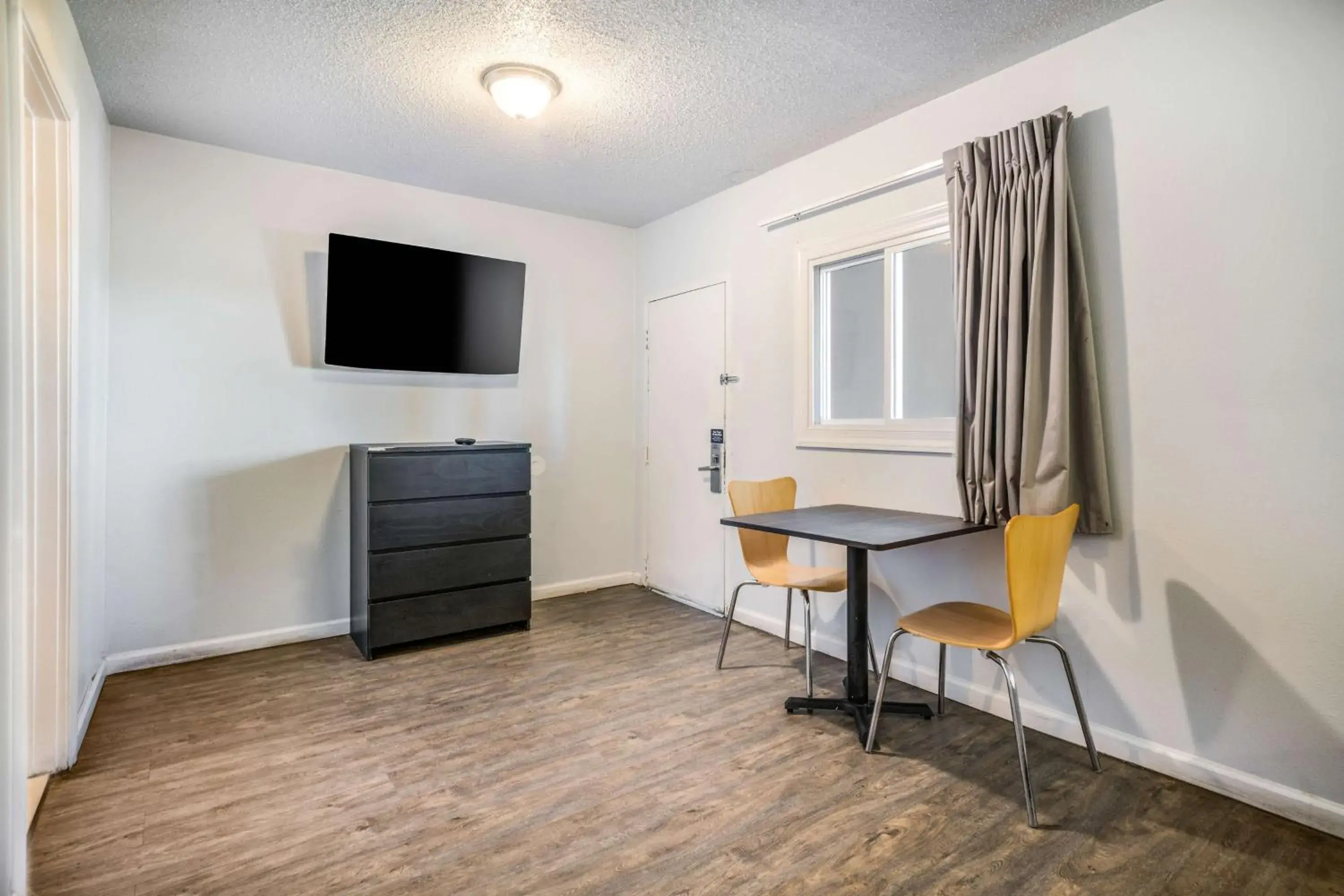 Photo of the whole room in Motel 6-Toms River, NJ Photo of the whole room in Motel 6-Toms River, NJ