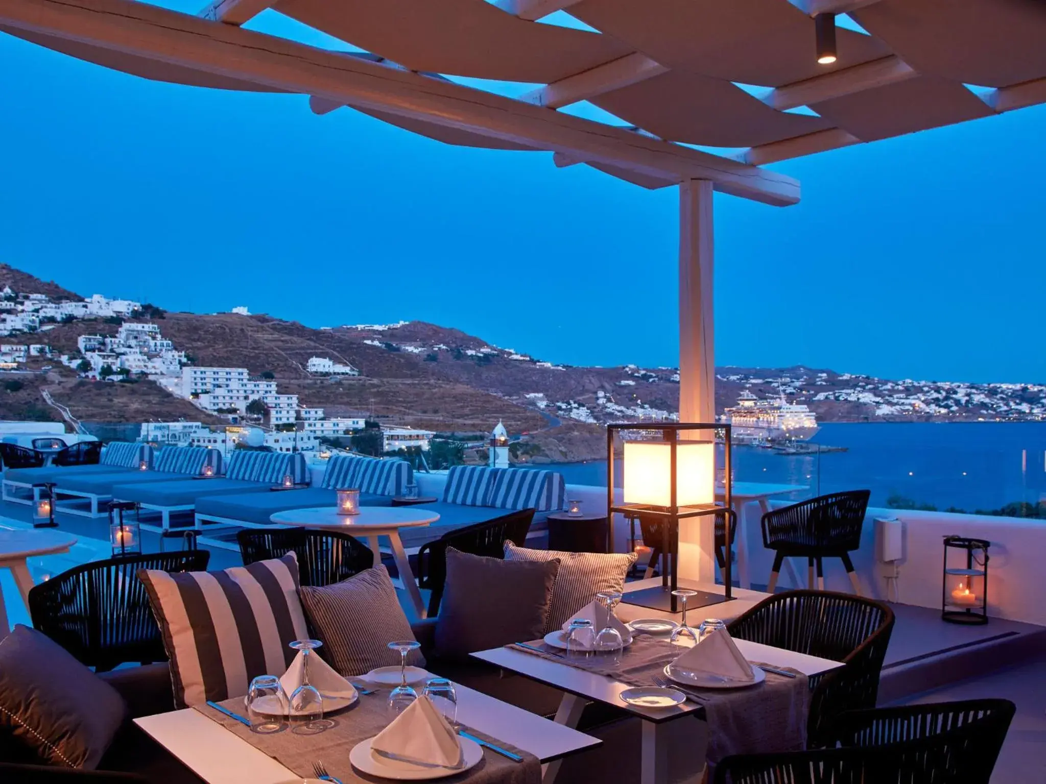 Restaurant/Places to Eat in Mykonos Princess Hotel