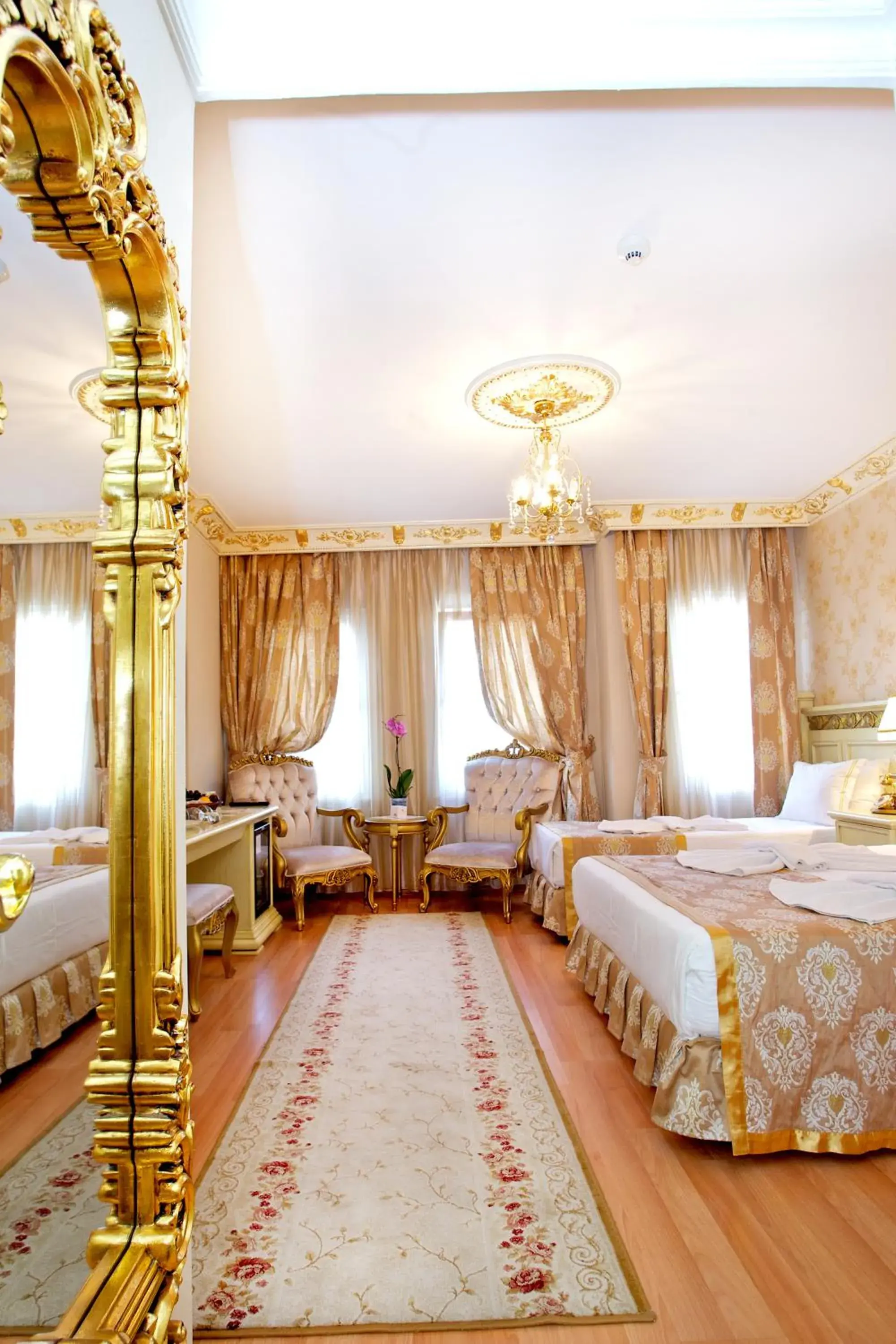 Photo of the whole room in White House Hotel Istanbul