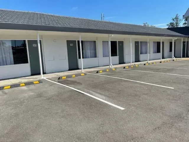 Parking, Property Building in Surf Beach Motel Newcastle