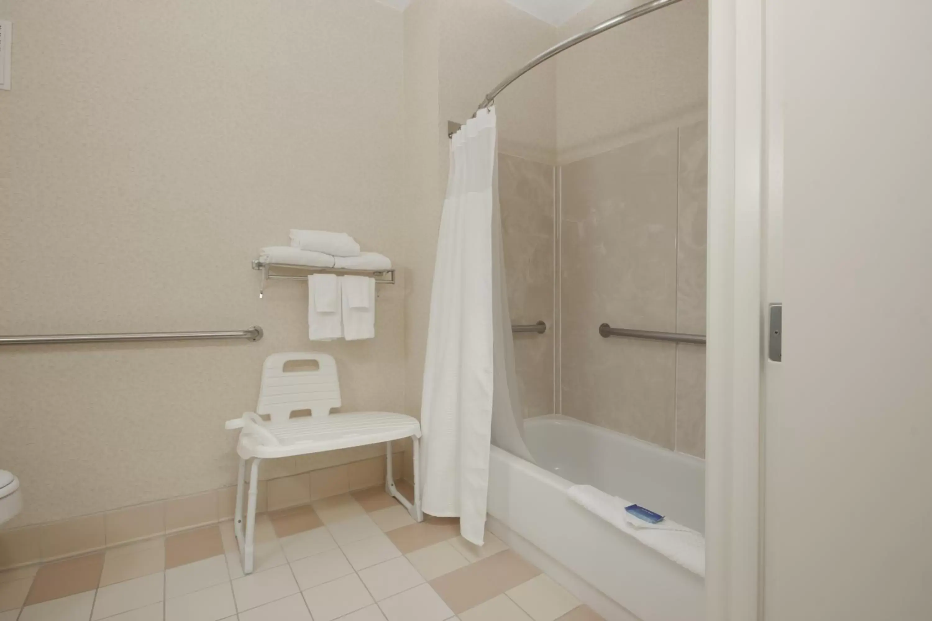 Shower, Bathroom in Wingate by Wyndham Sioux City