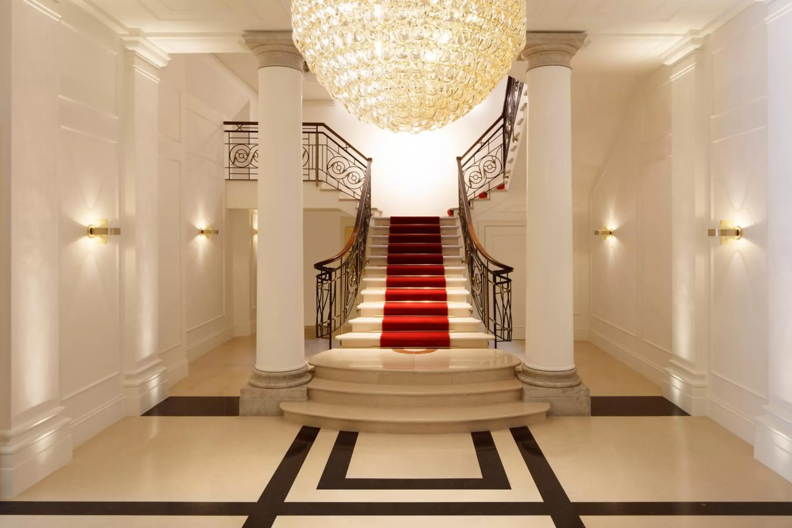 Lobby or reception in InterContinental Rome Ambasciatori Palace, an IHG Hotel