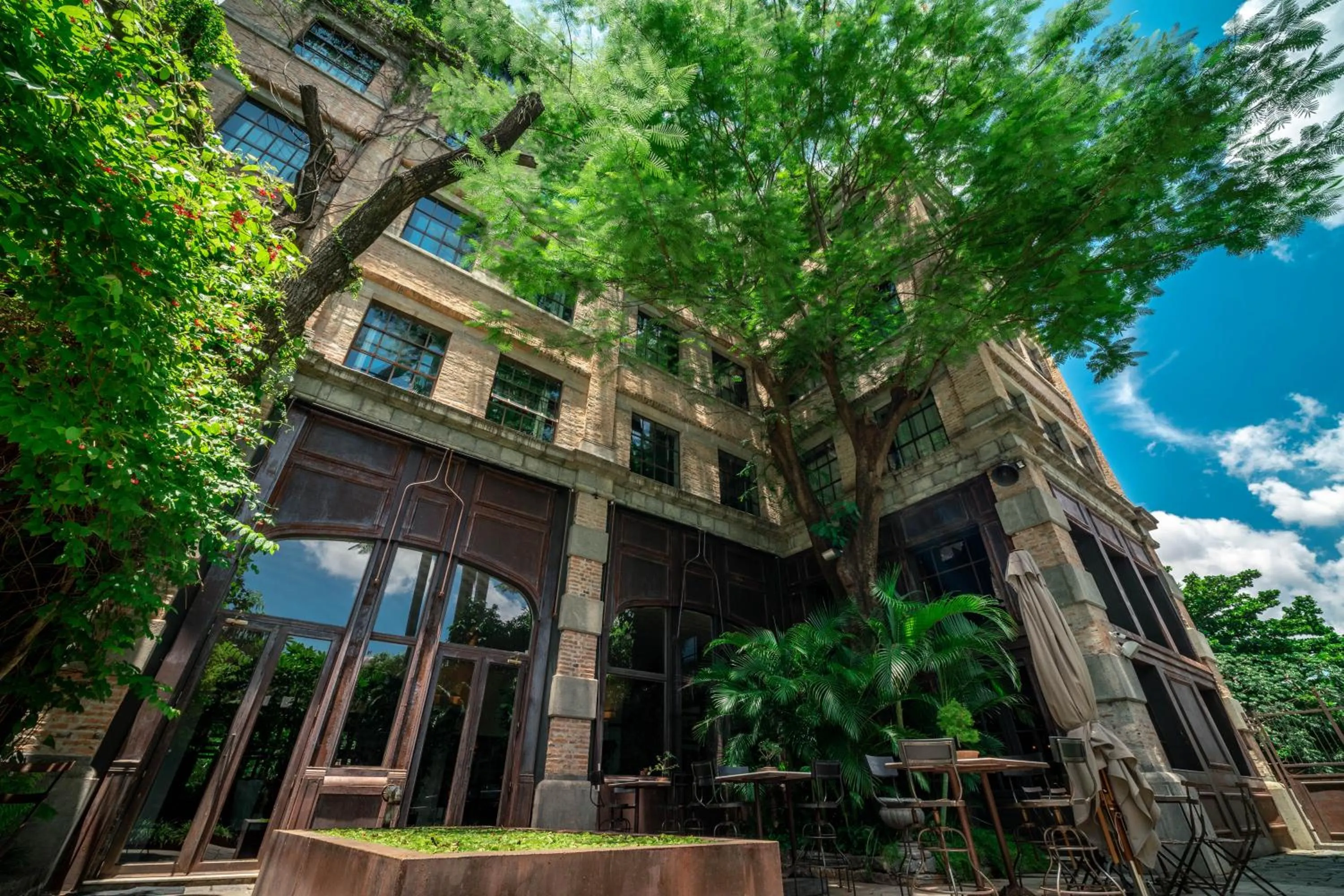 Patio in Factoria Hotel