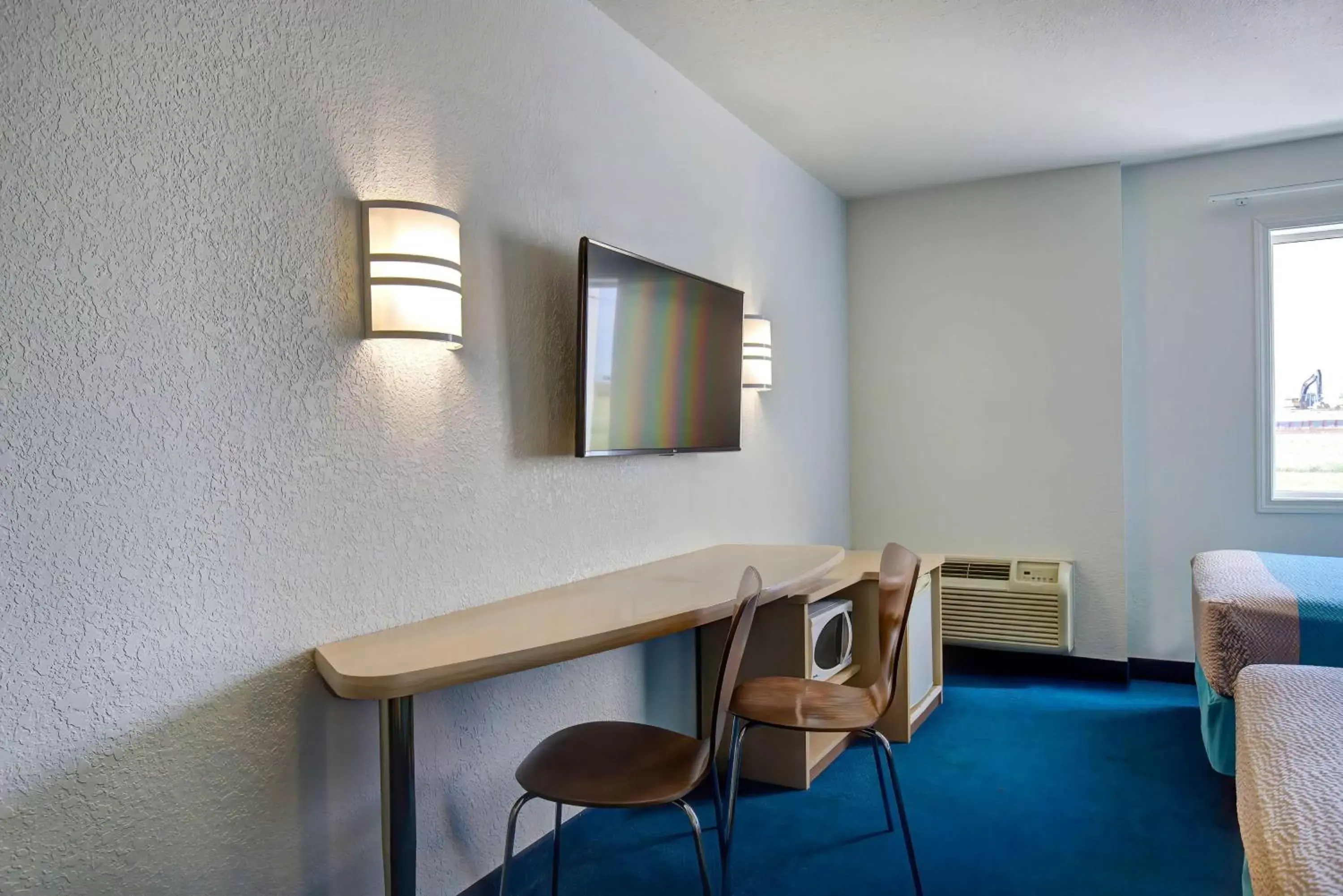 Bedroom, TV/Entertainment Center in Motel 6-Grande Prairie, AB