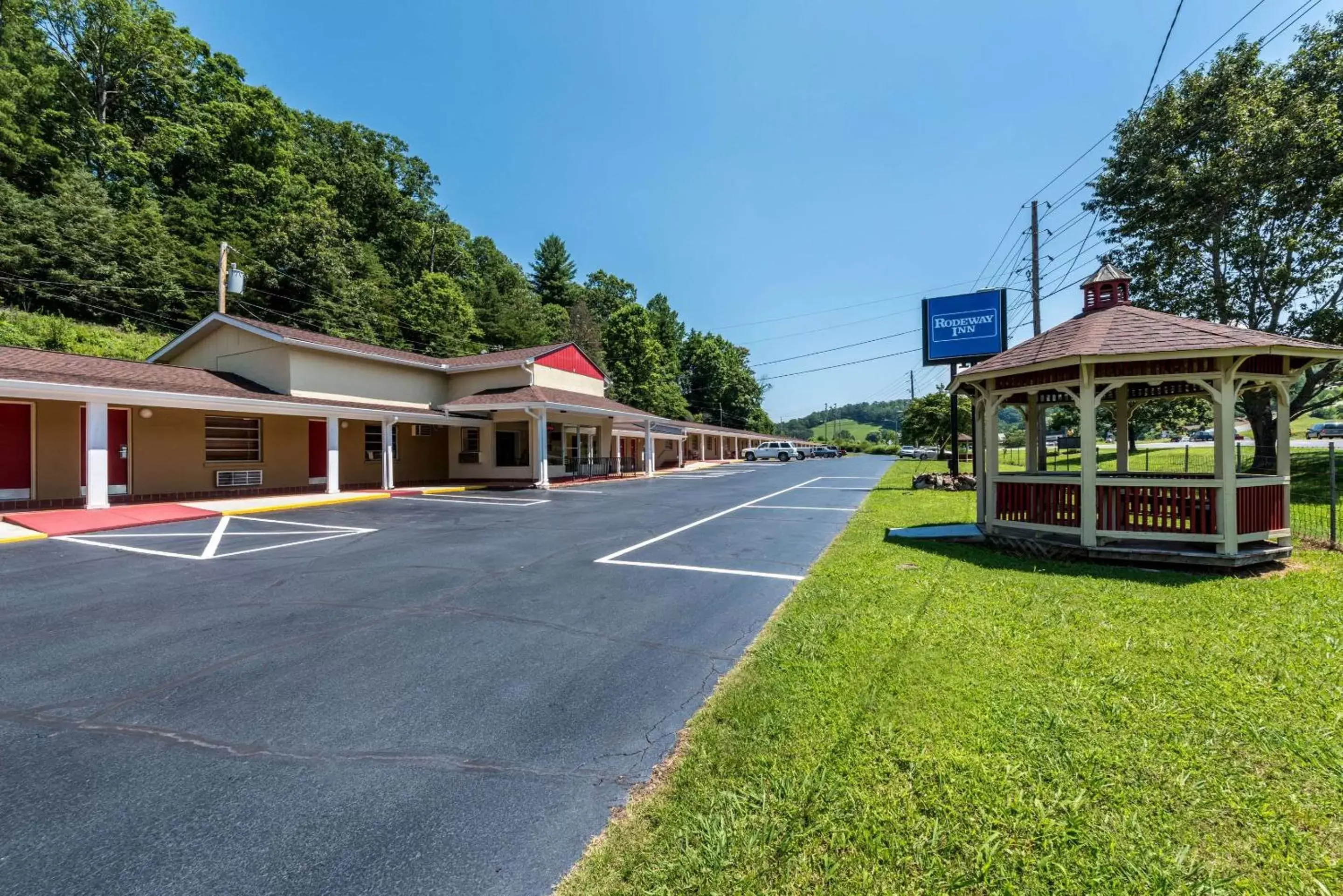 Property Building in Rodeway Inn