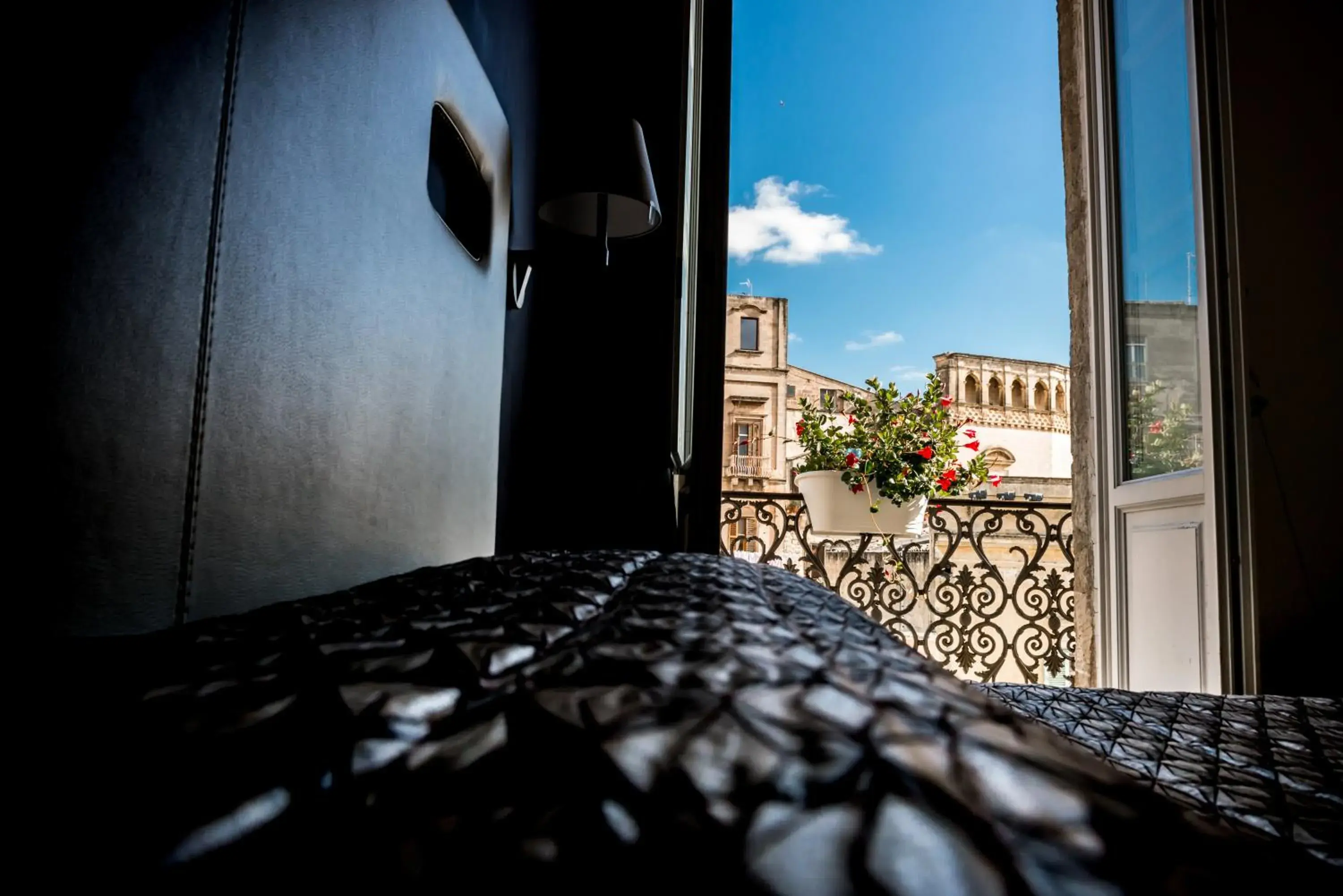 Balcony/Terrace, Bed in Albergo Del Sedile