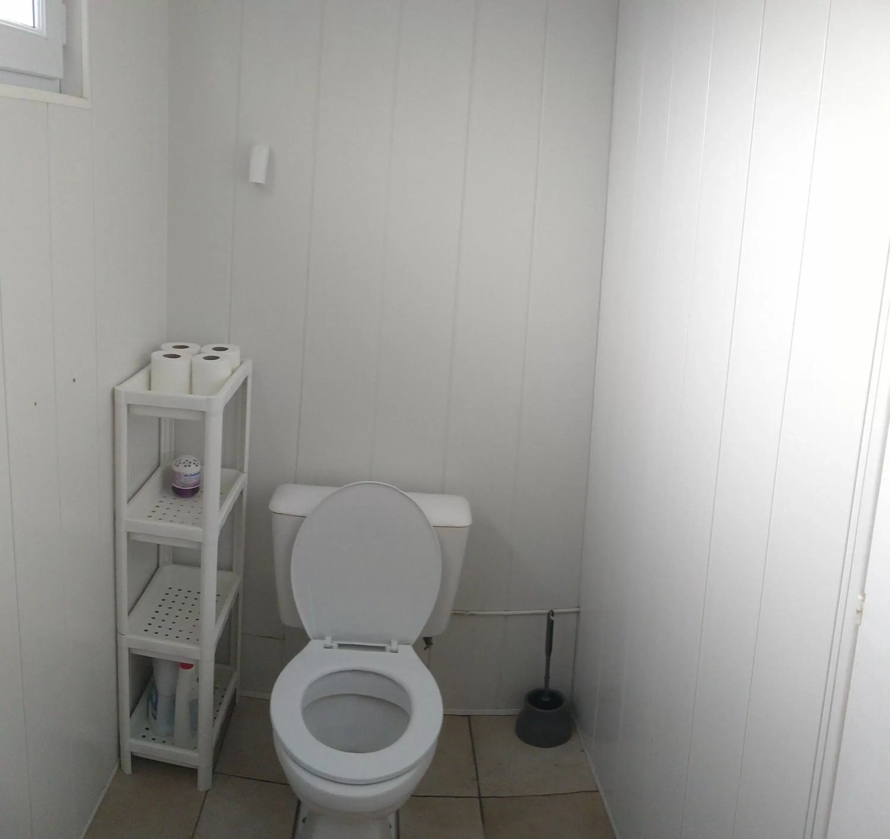 Toilet, Bathroom in Le Havre du Corbeau