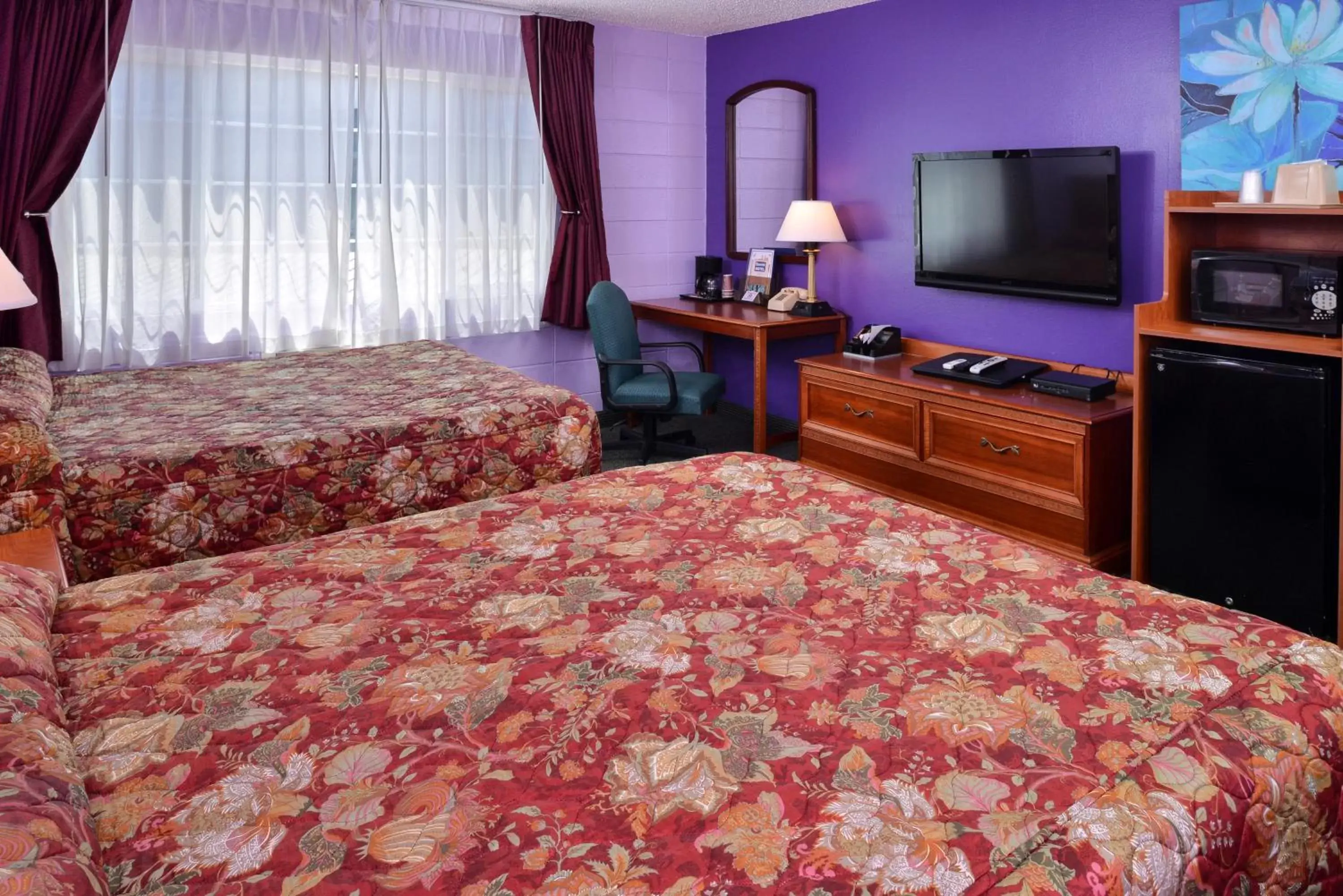 Photo of the whole room, Bed in Maverick Motel