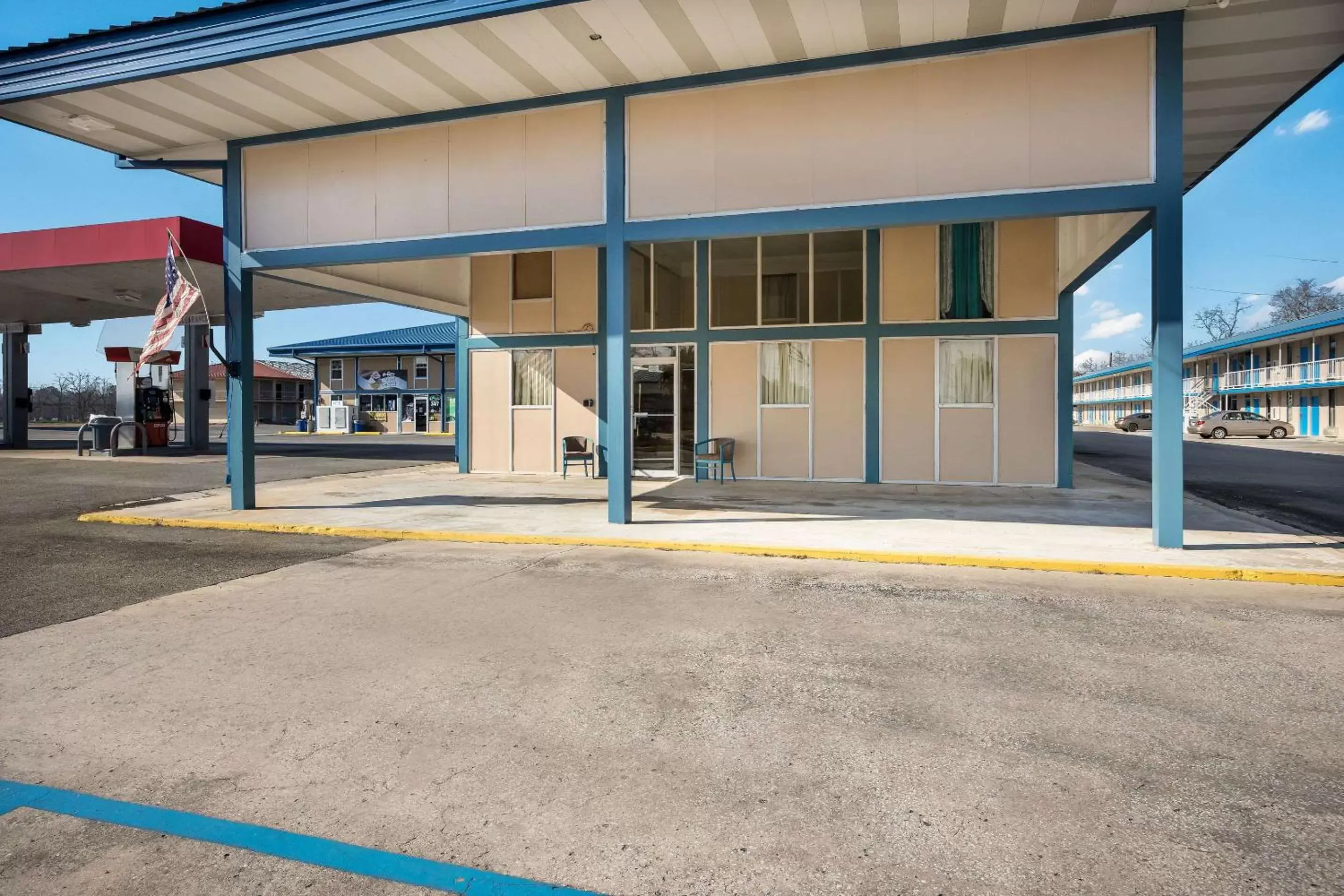 Property building in Rodeway Inn Property building in Rodeway Inn