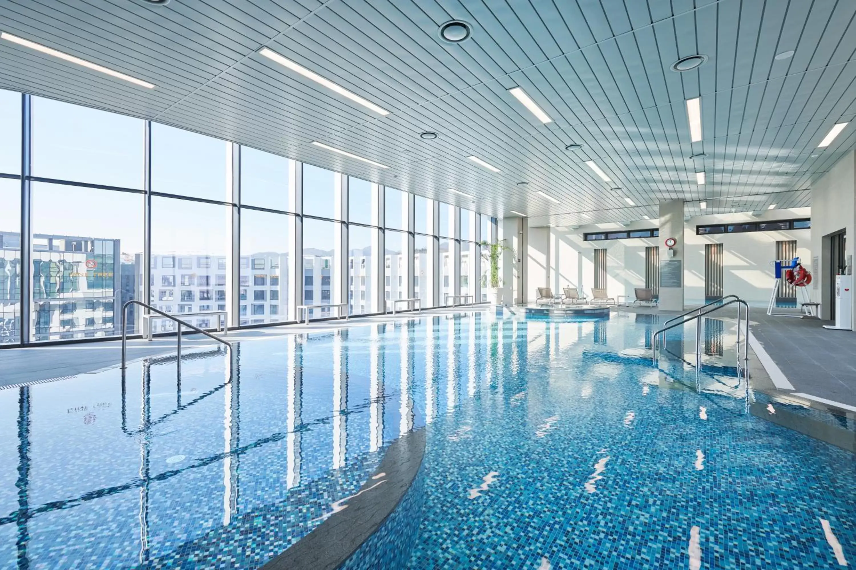 Swimming pool in Nine Tree by Parnas Seoul Pangyo Swimming pool in Nine Tree by Parnas Seoul Pangyo