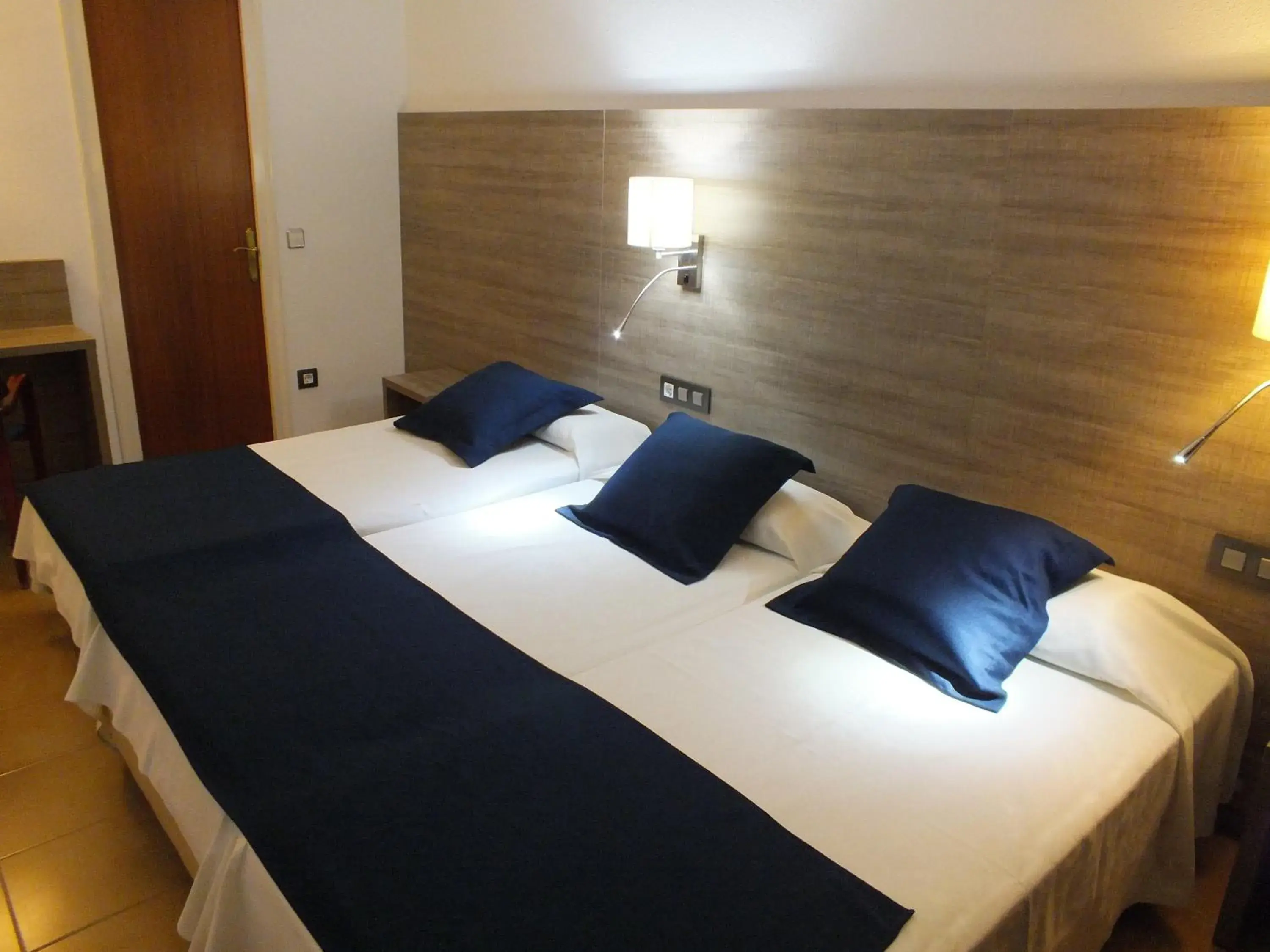 Photo of the whole room, Bed in Hotel Risech