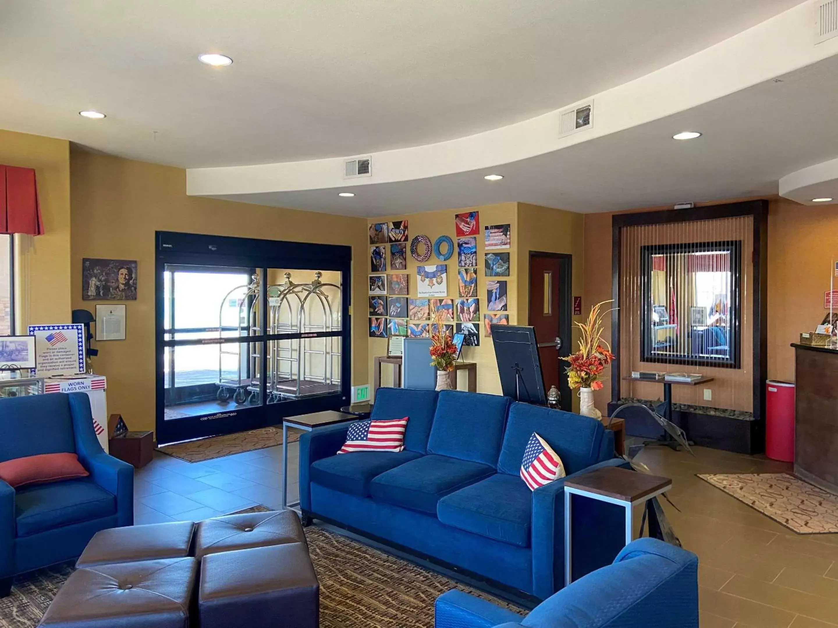 Lobby or reception, Seating Area in Comfort Suites Gallup East Route 66 and I-40