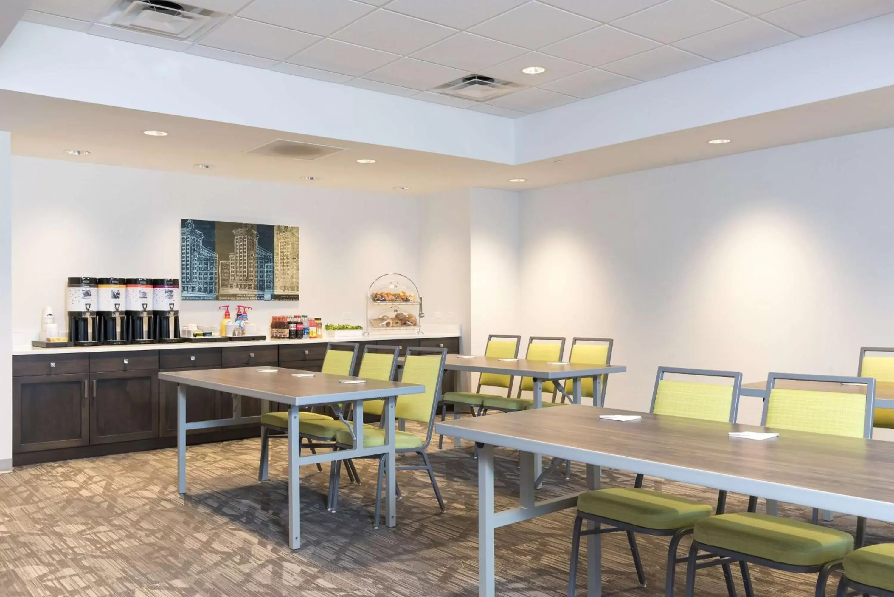 Meeting/conference room, Restaurant/Places to Eat in Hampton Inn & Suites by Hilton Chicago Schaumburg IL