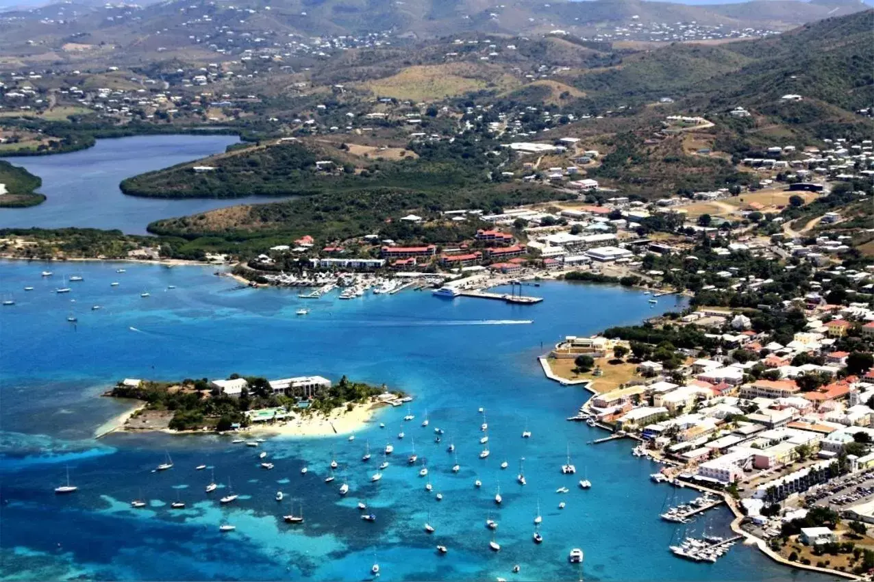 Bird's eye view, Bird's-eye View in Hotel on the Cay