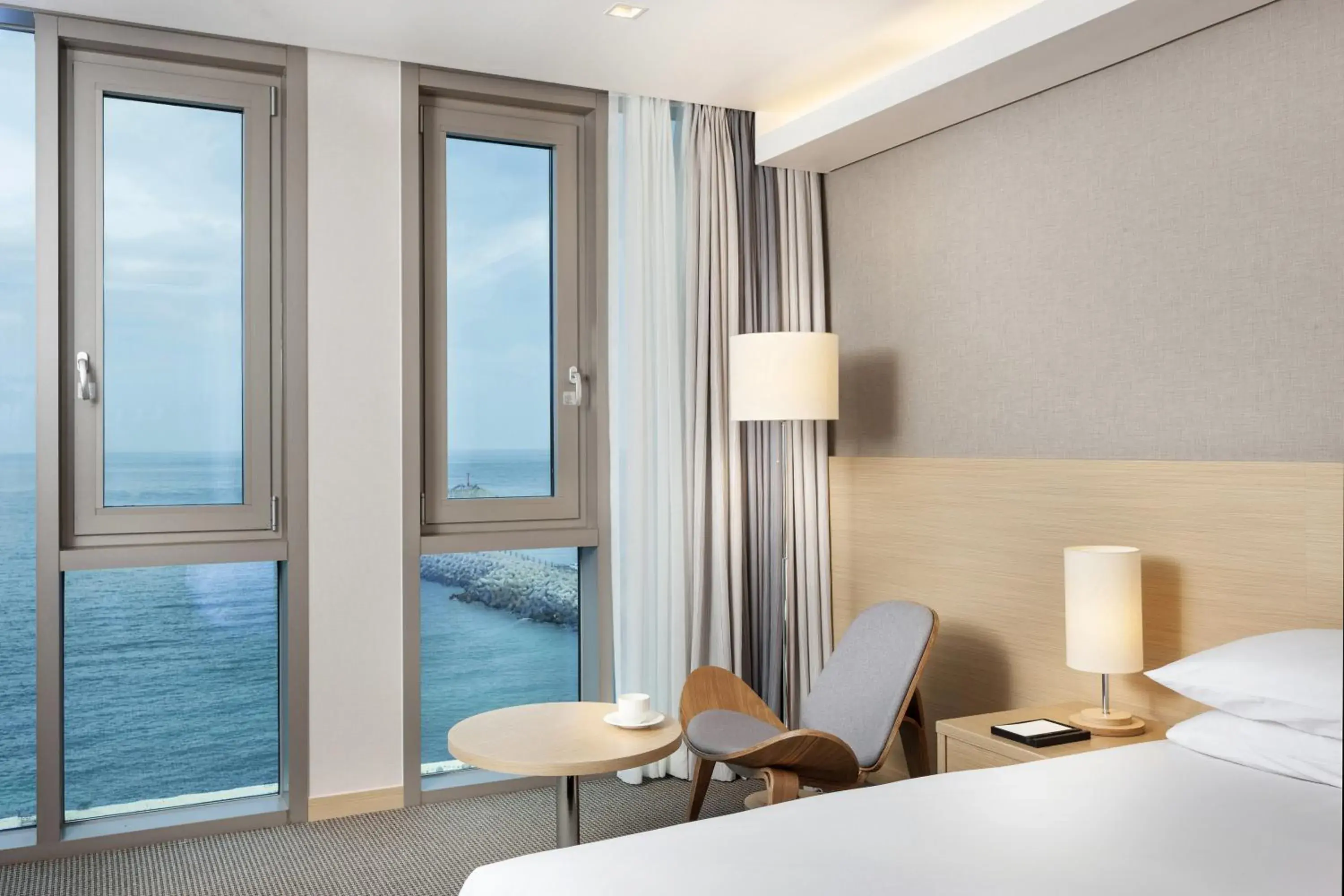 Sea view, Bed in Hotel Regent Marine The Blue Sea view, Bed in Hotel Regent Marine The Blue