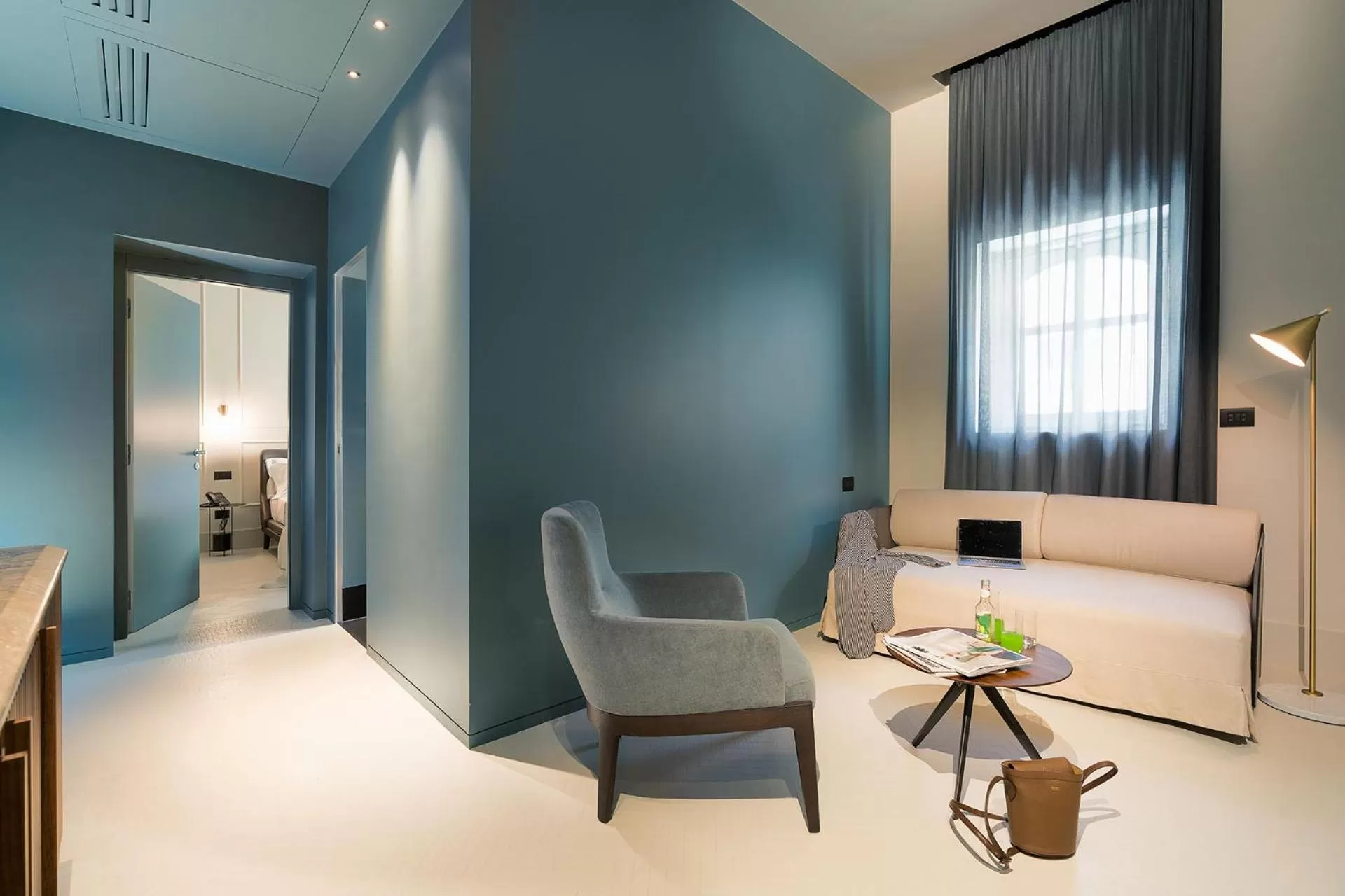 Photo of the whole room, Bed in Byssus Suites