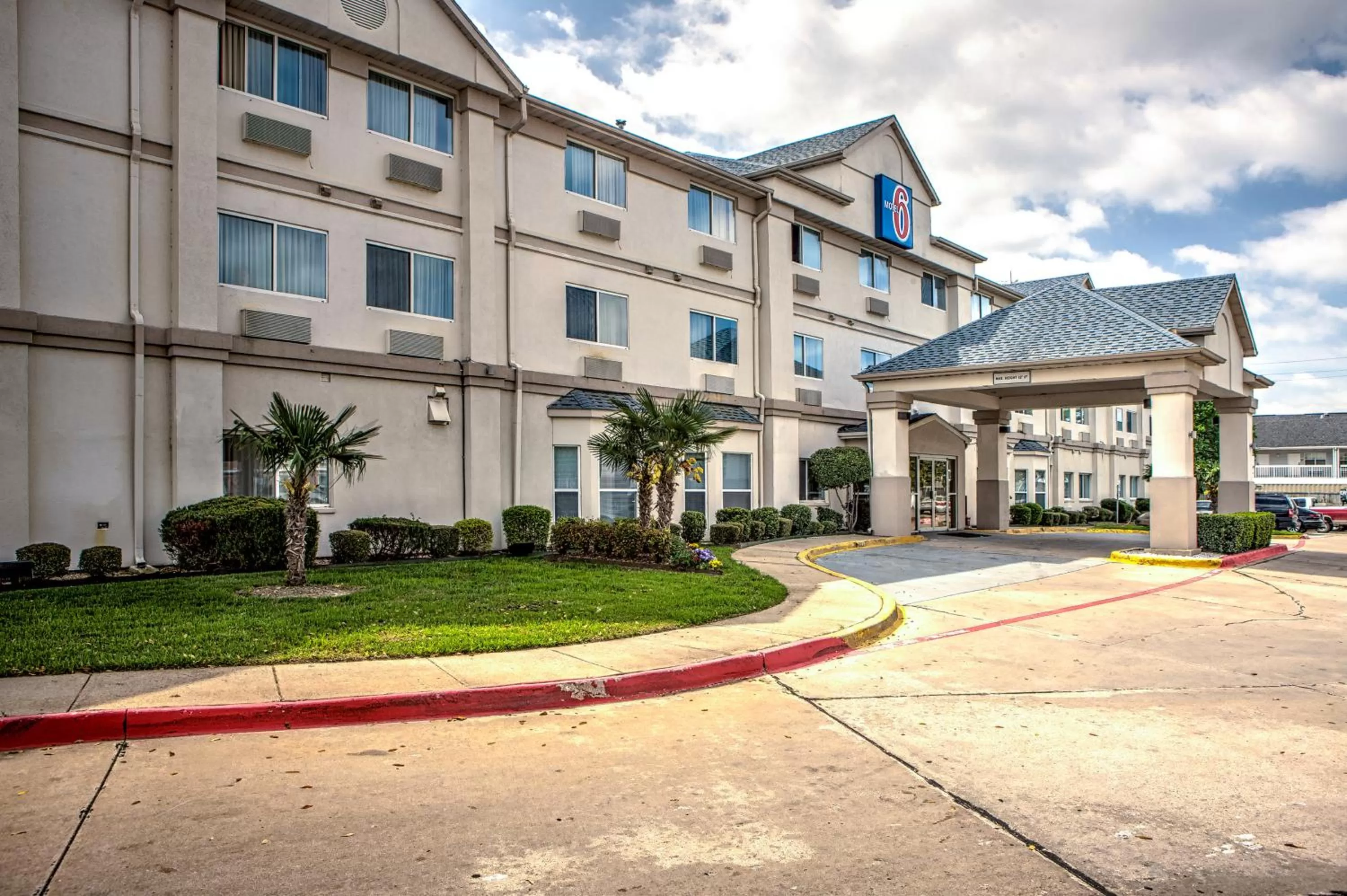 Facade/entrance in Motel 6-Dallas, TX - Northwest