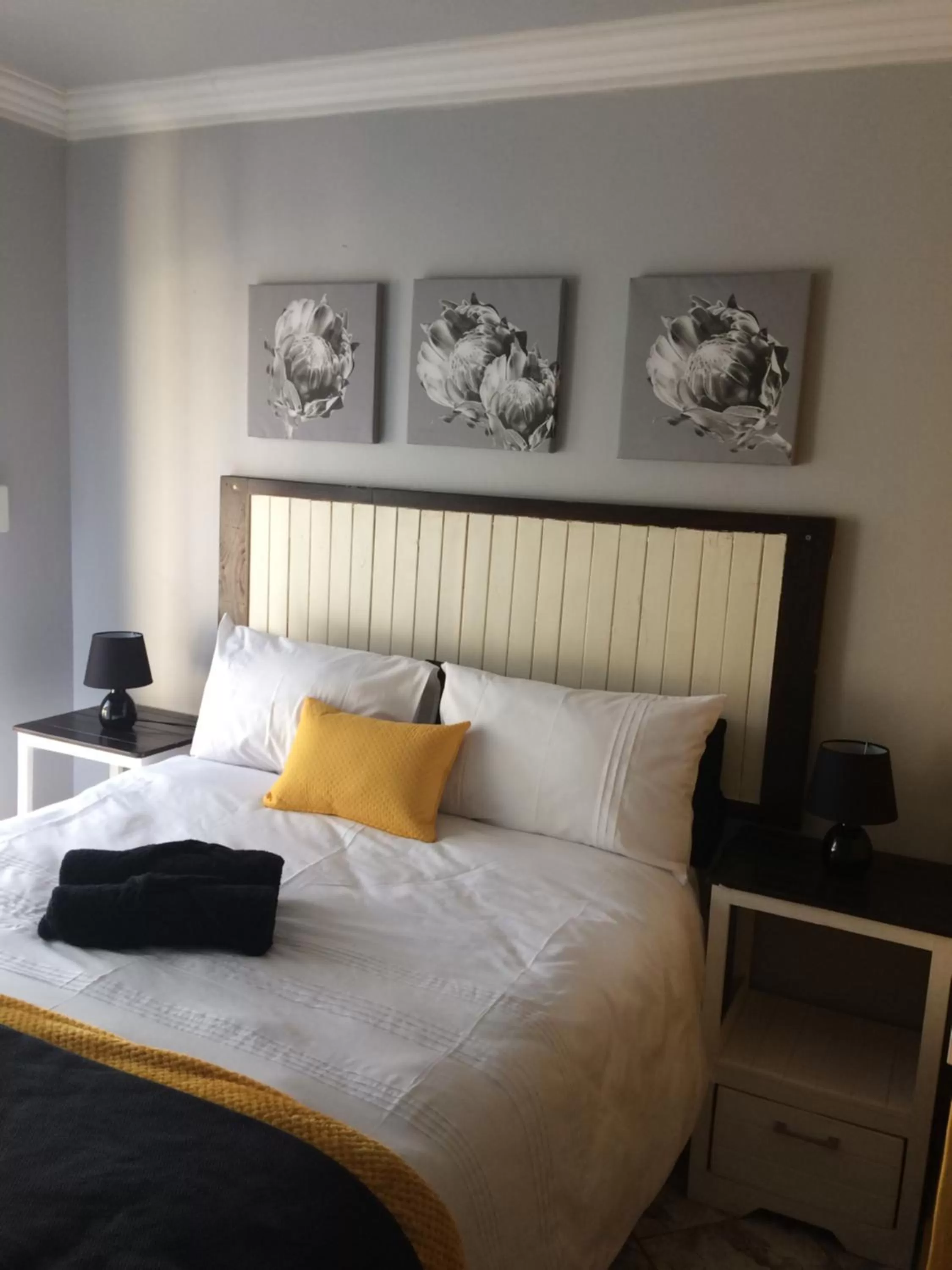 Photo of the whole room, Bed in B&B 464 on 22nd Ave