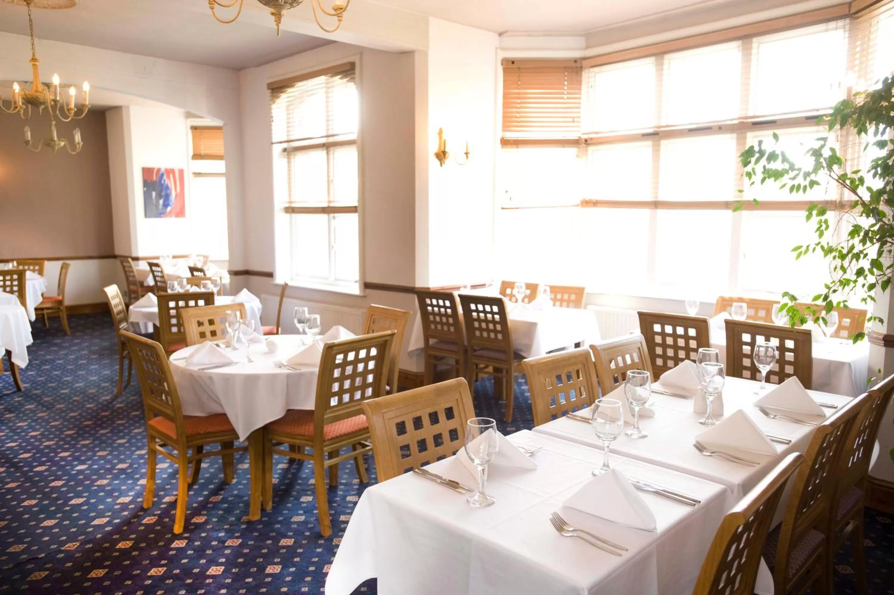 Restaurant/places to eat in Tree Hotel at Iffley