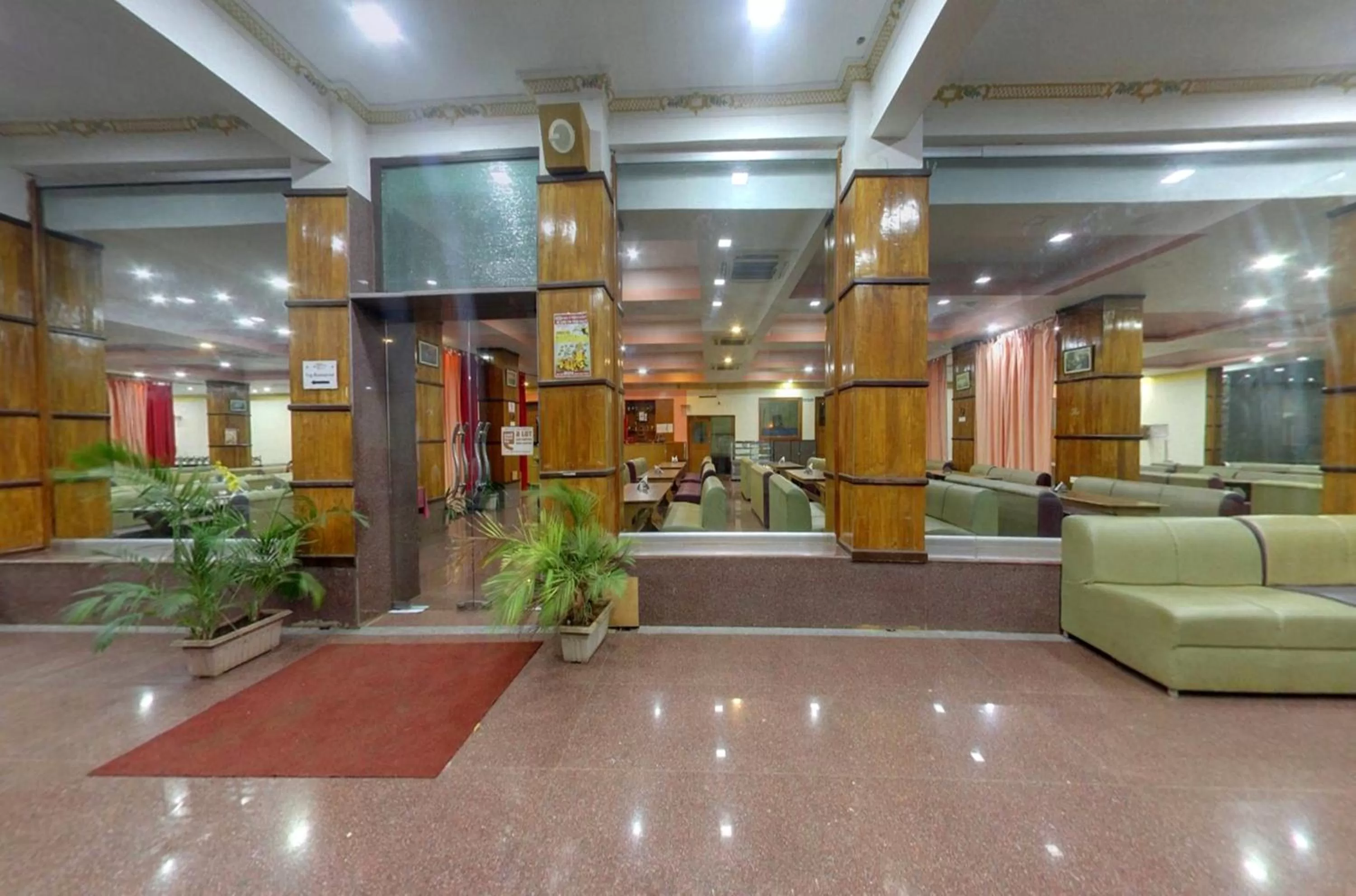 Restaurant/places to eat in Kanthi Resorts Badami