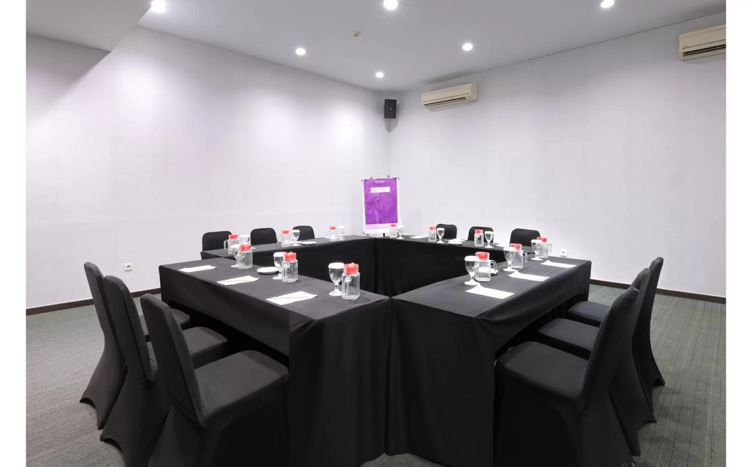 Meeting/conference room in Quest Hotel Simpang Lima - Semarang by ASTON
