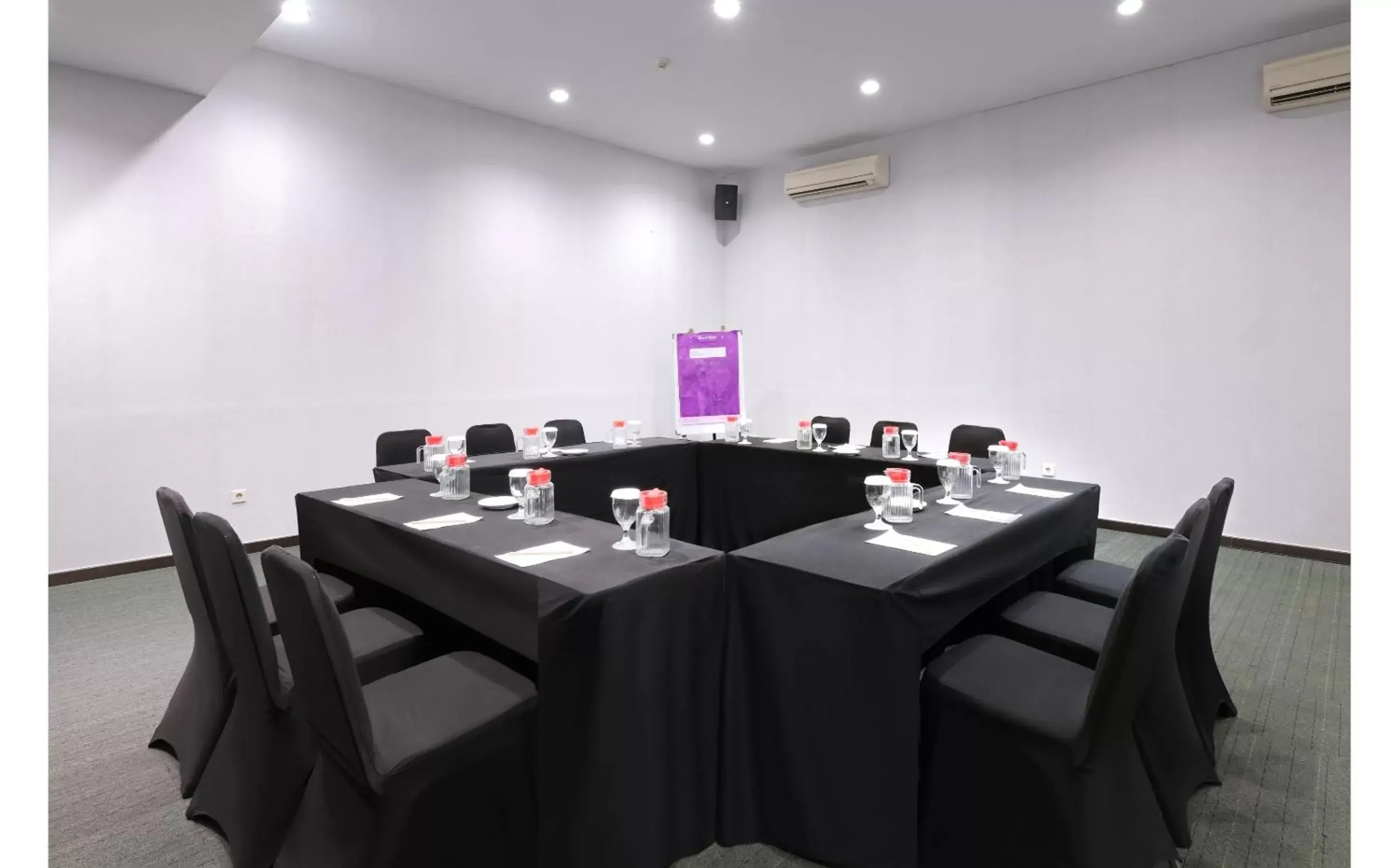 Meeting/conference room in Quest Hotel Simpang Lima - Semarang by ASTON