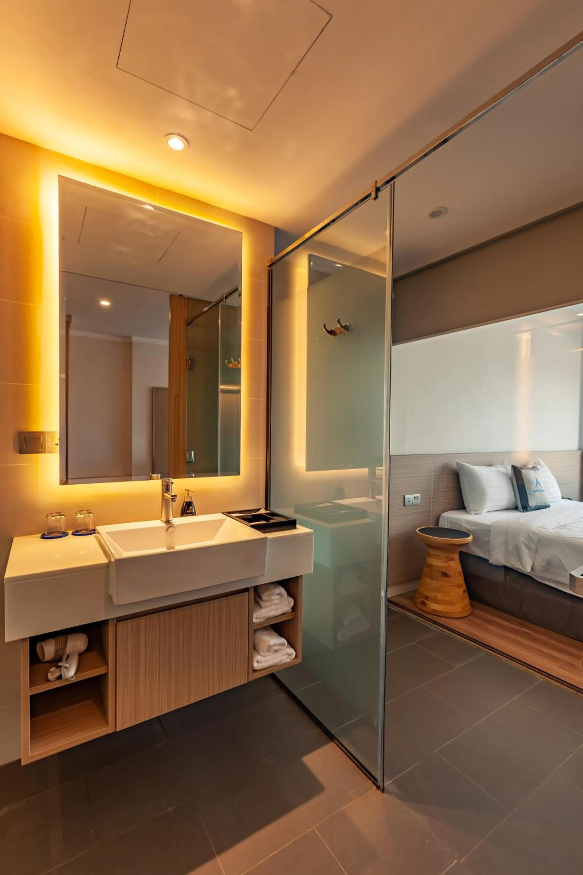 Toilet, Bed in An Phu Hotel